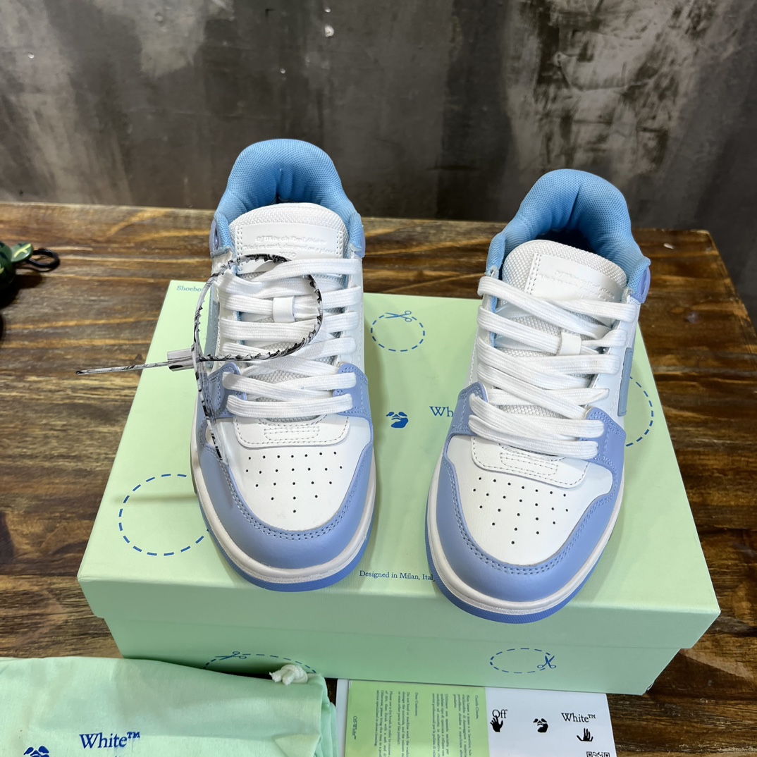 OFF WHITE SNEAKERS 