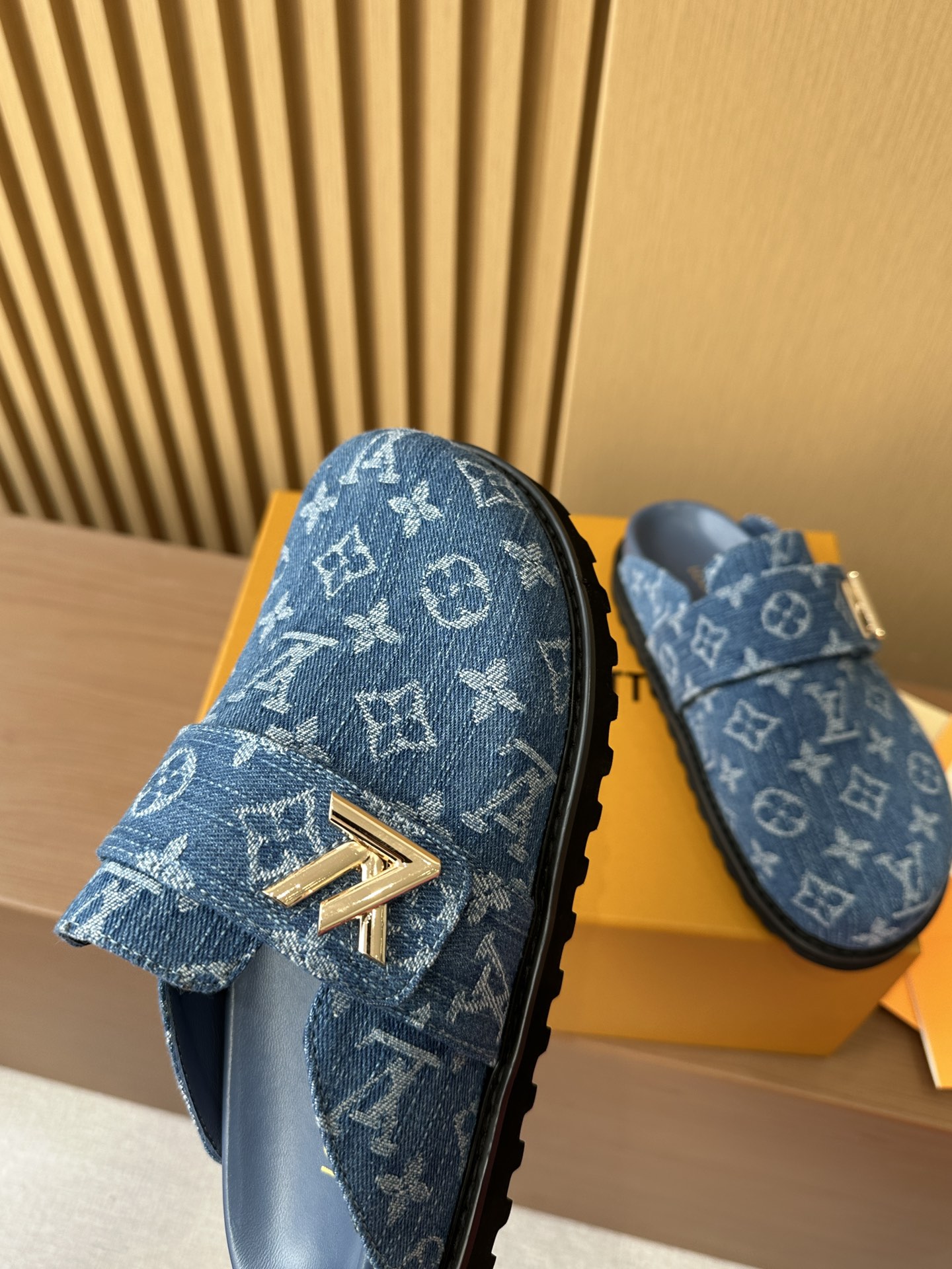 LV