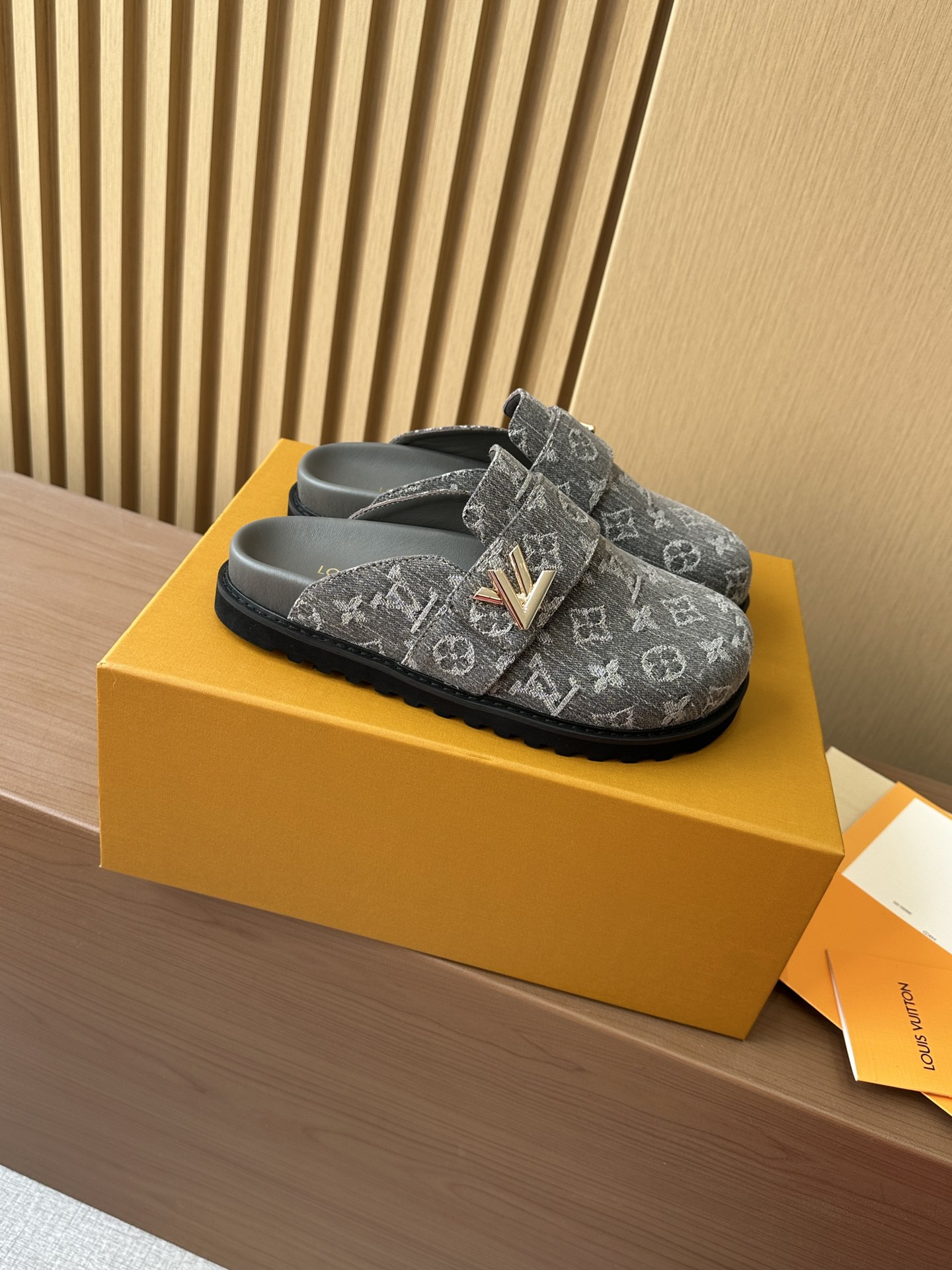 LV