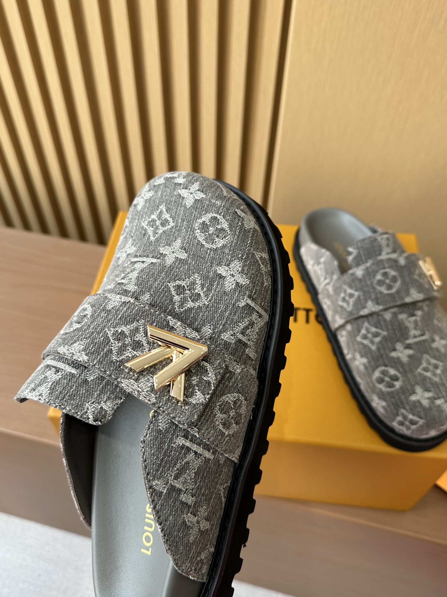 LV