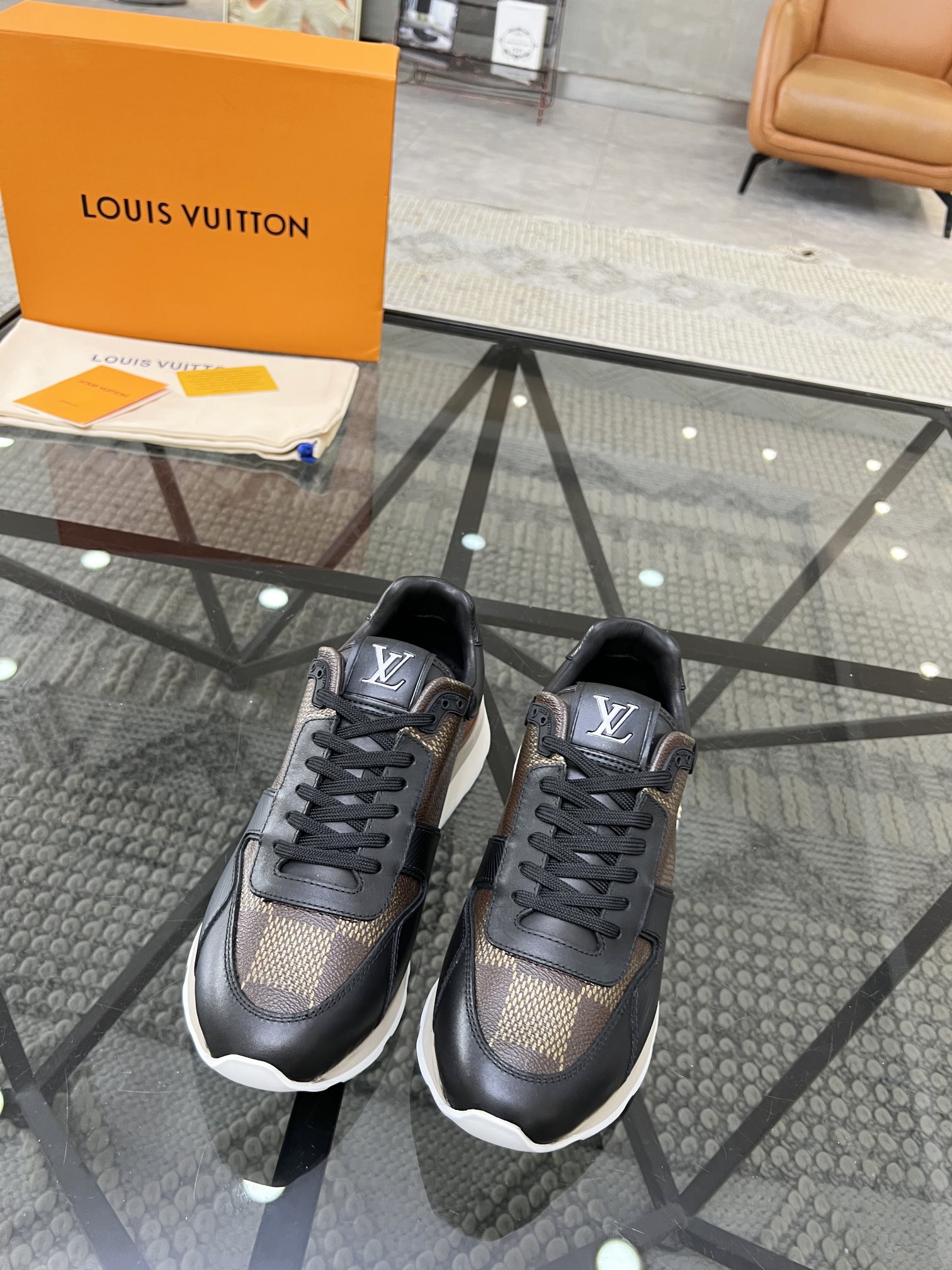 LOUIS VUITTON RUN AWAY SNEAKER 