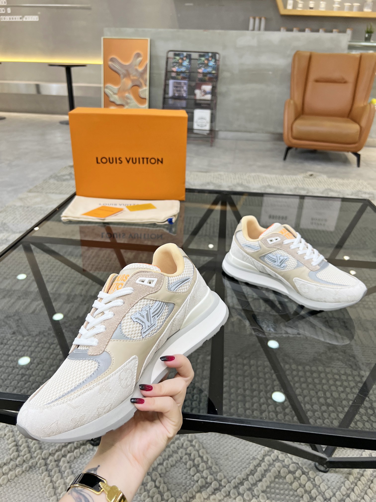 LOUIS VUITTON RUN AWAY SNEAKER 