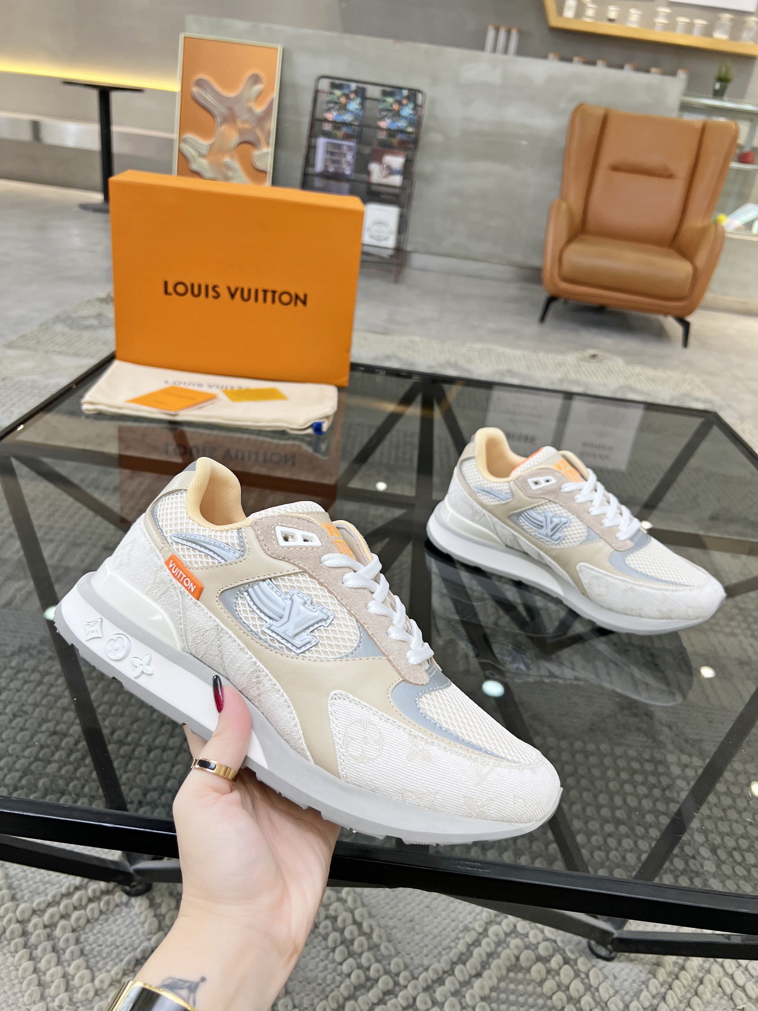 LOUIS VUITTON RUN AWAY SNEAKER 