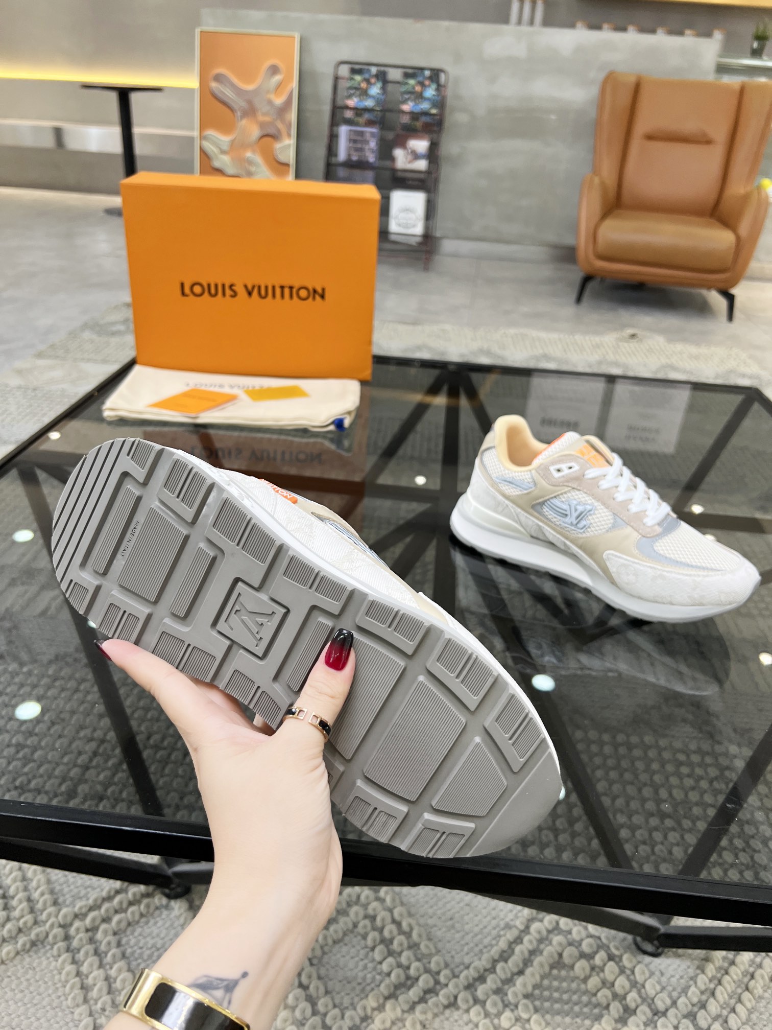 LOUIS VUITTON RUN AWAY SNEAKER 