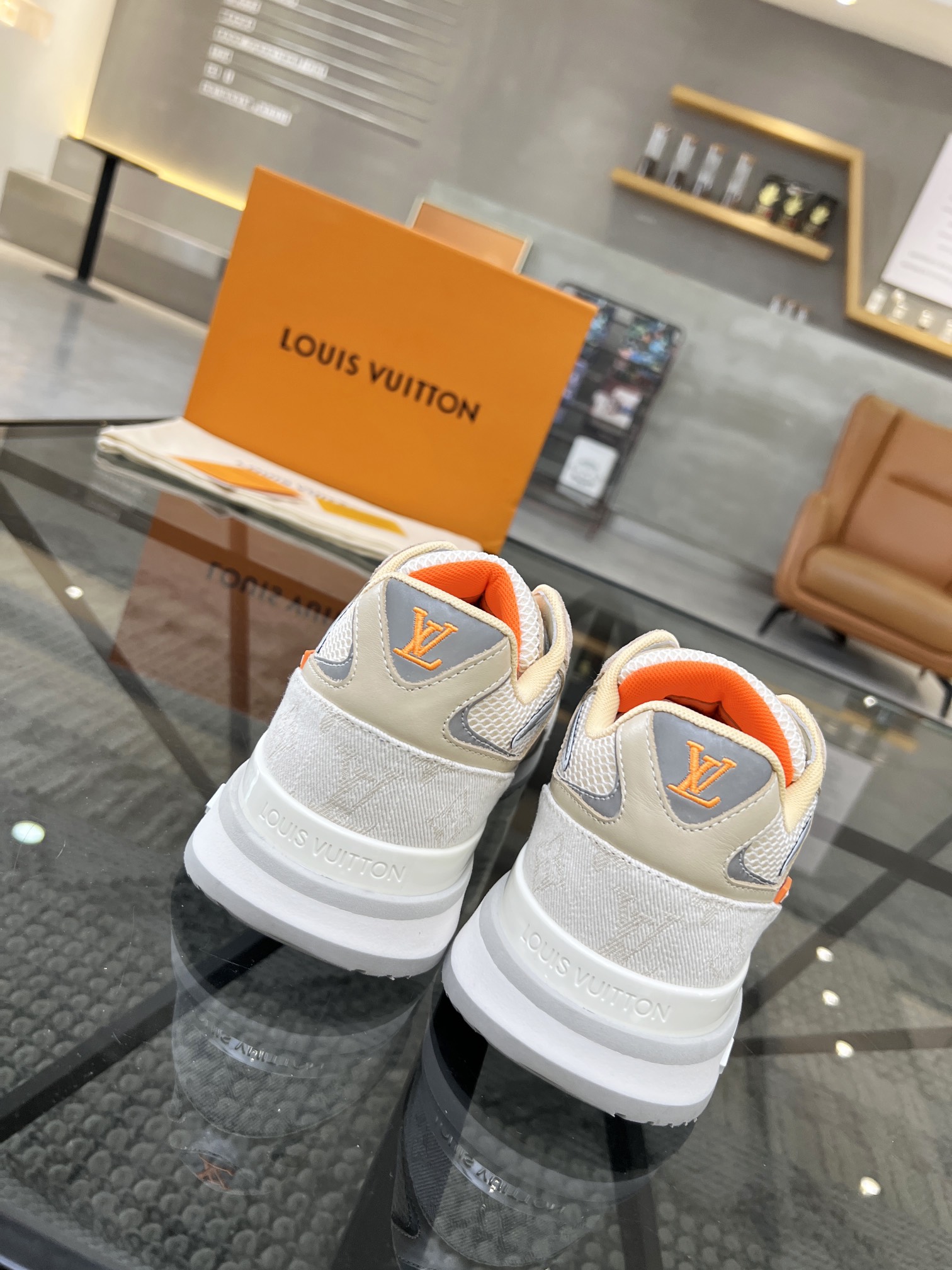 LOUIS VUITTON RUN AWAY SNEAKER 