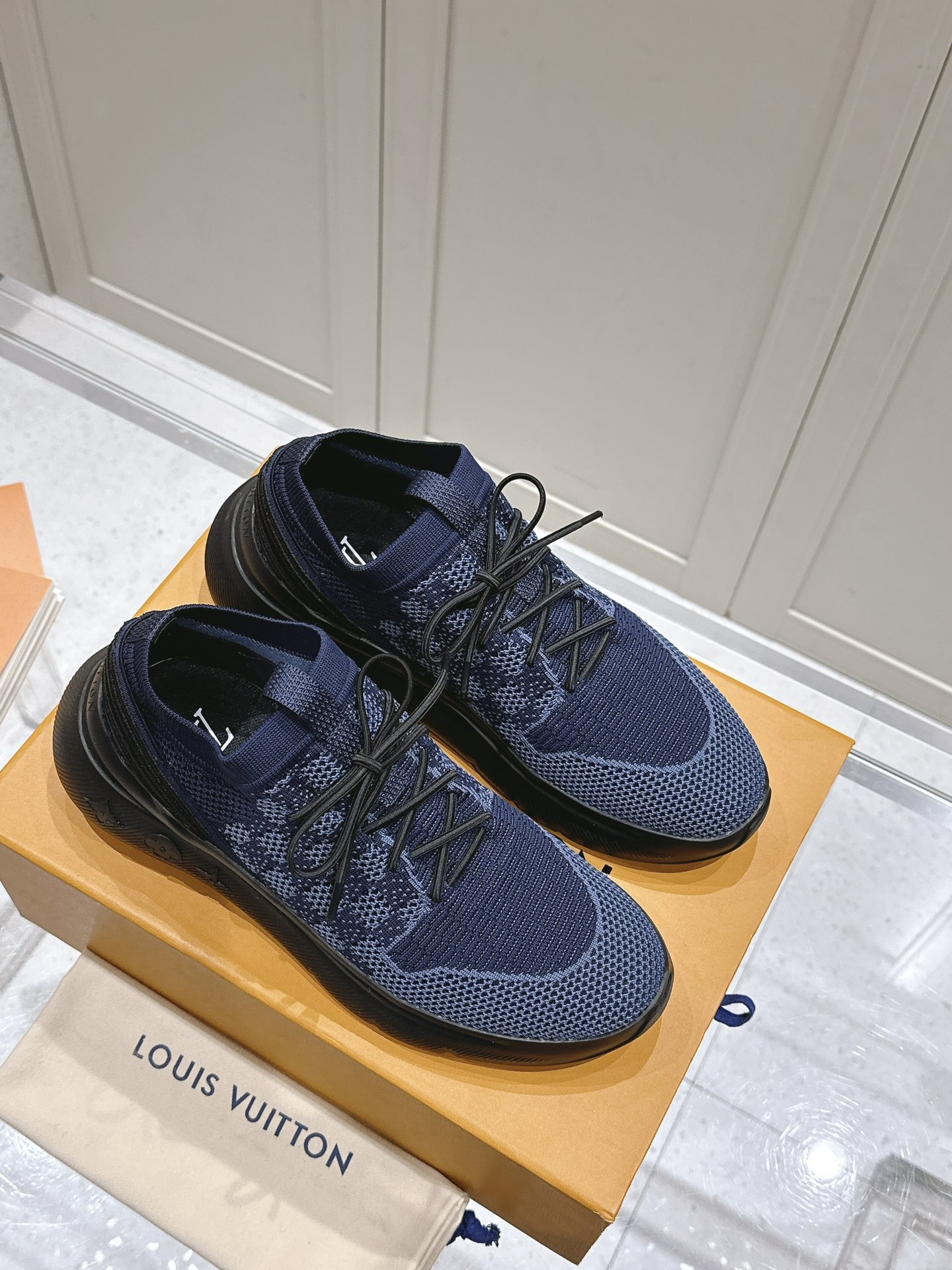 LV