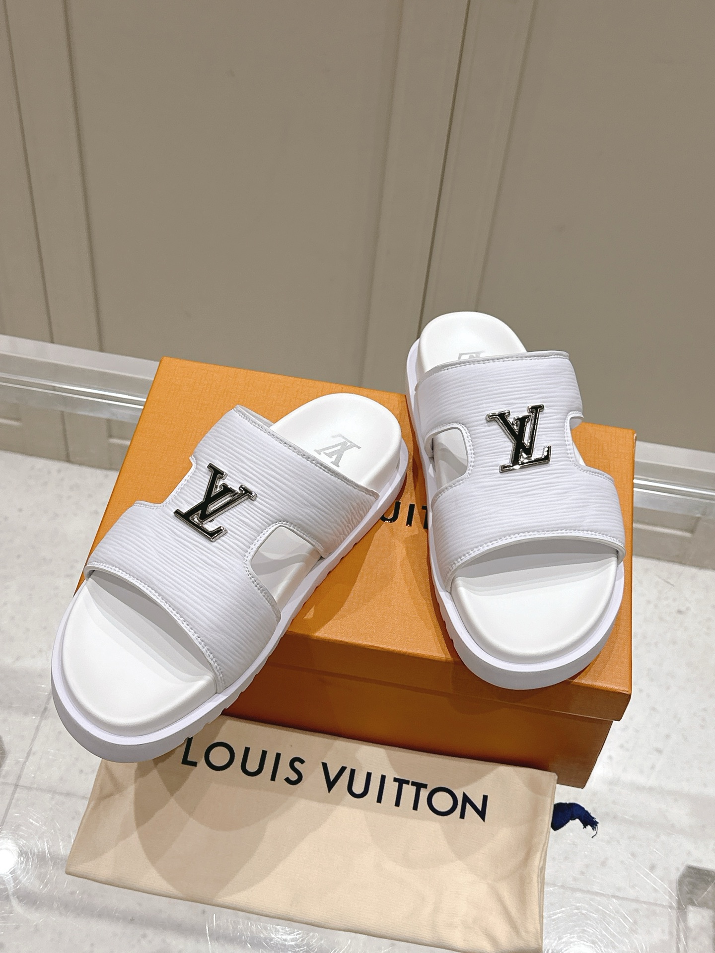LV
