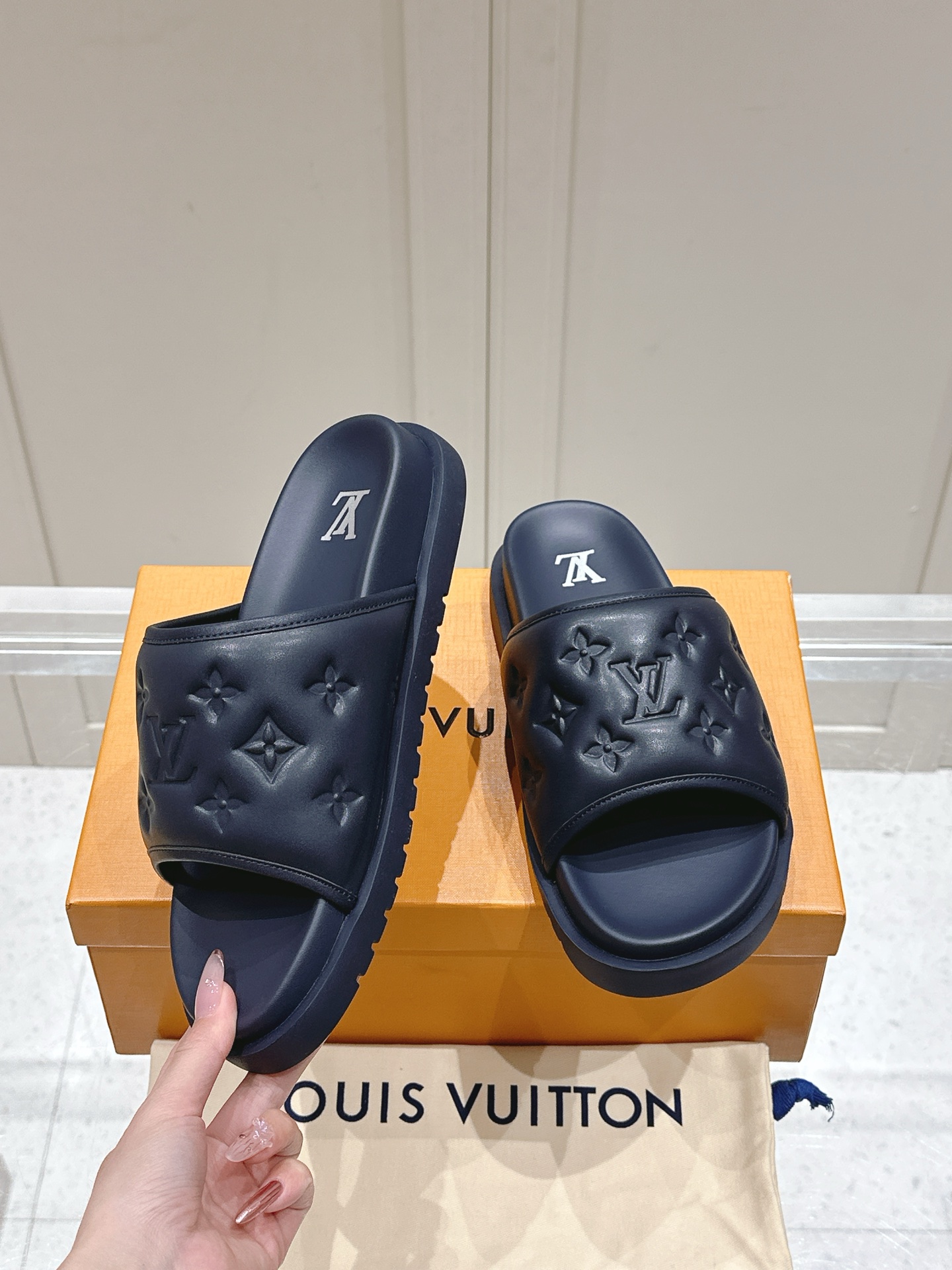 LV