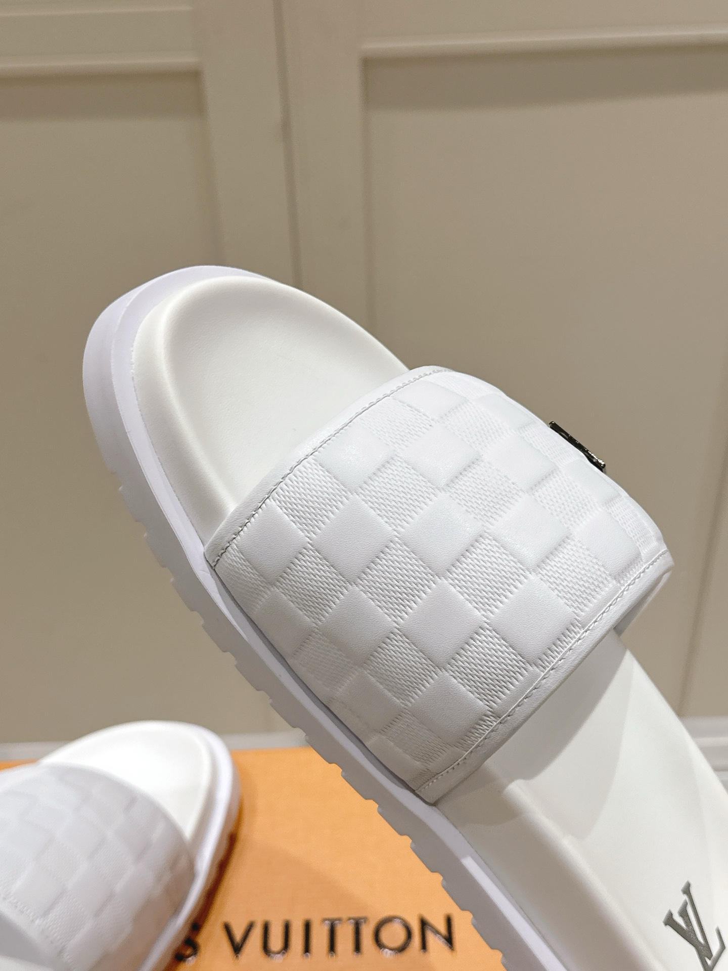 LV