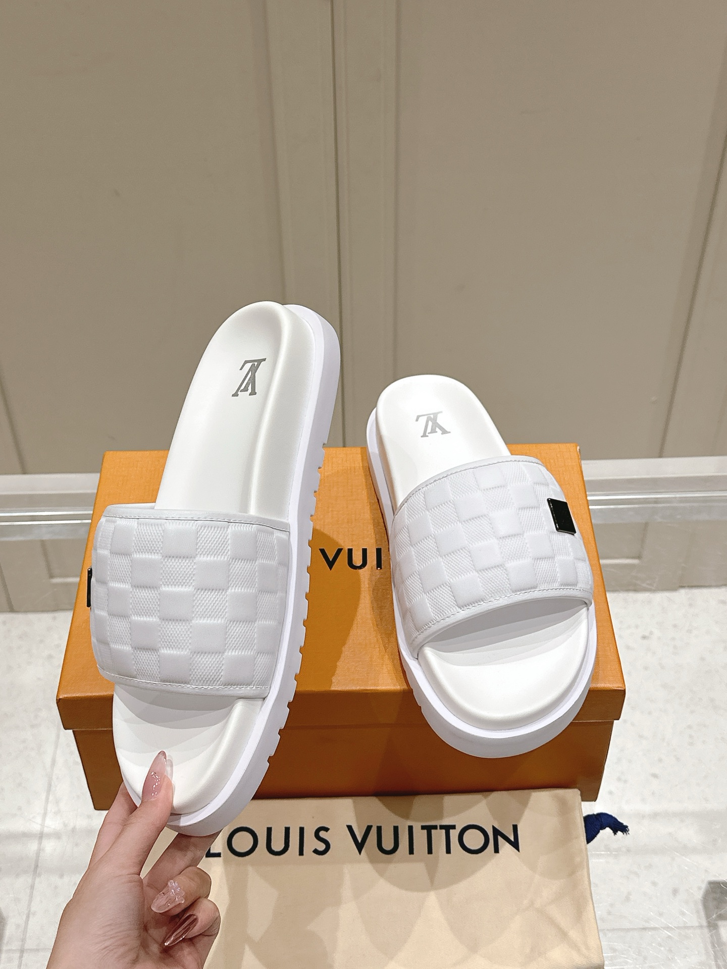 LV