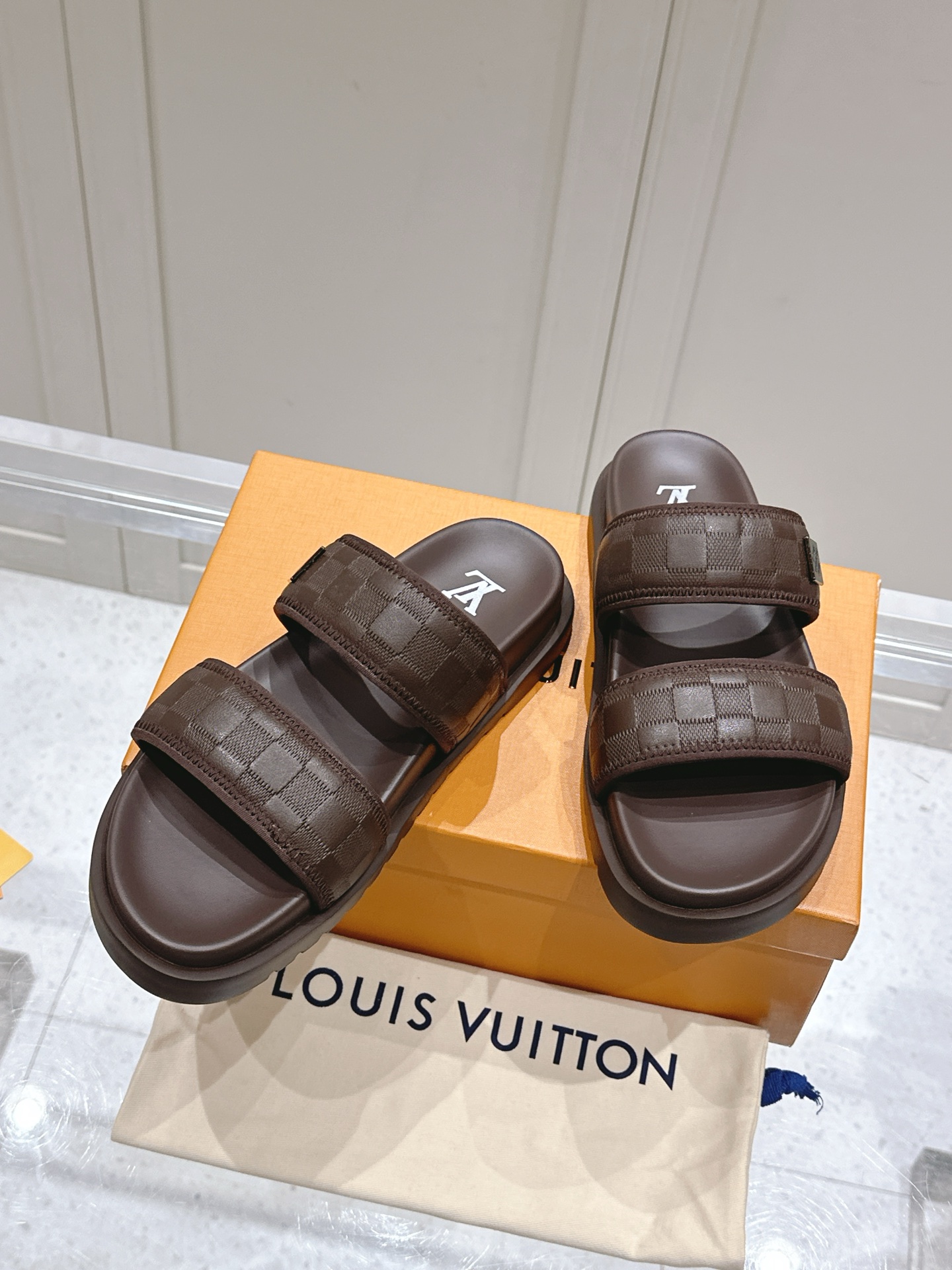LV