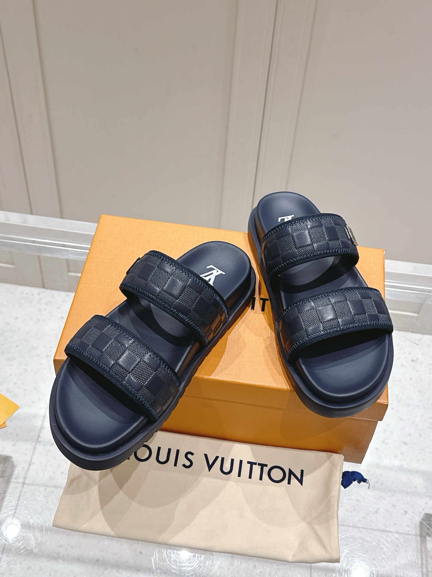 LV