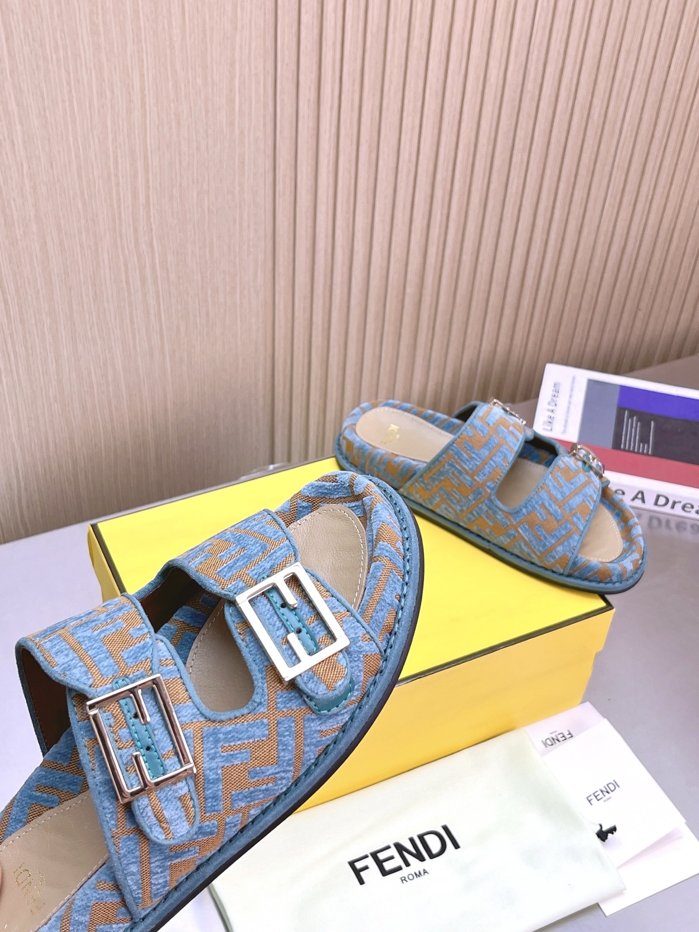 FENDI SLIDES