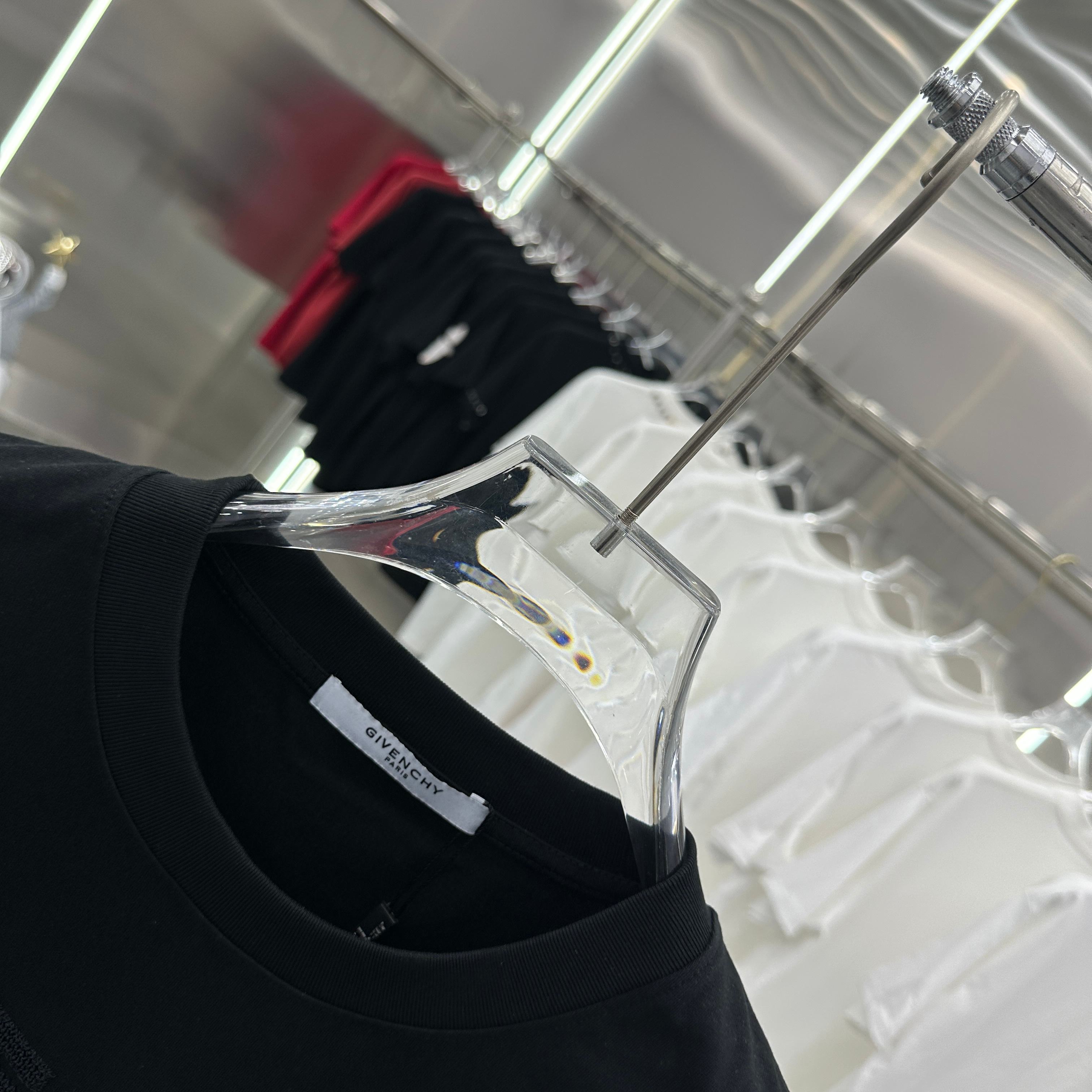 GIVENCHY T-SHIRT