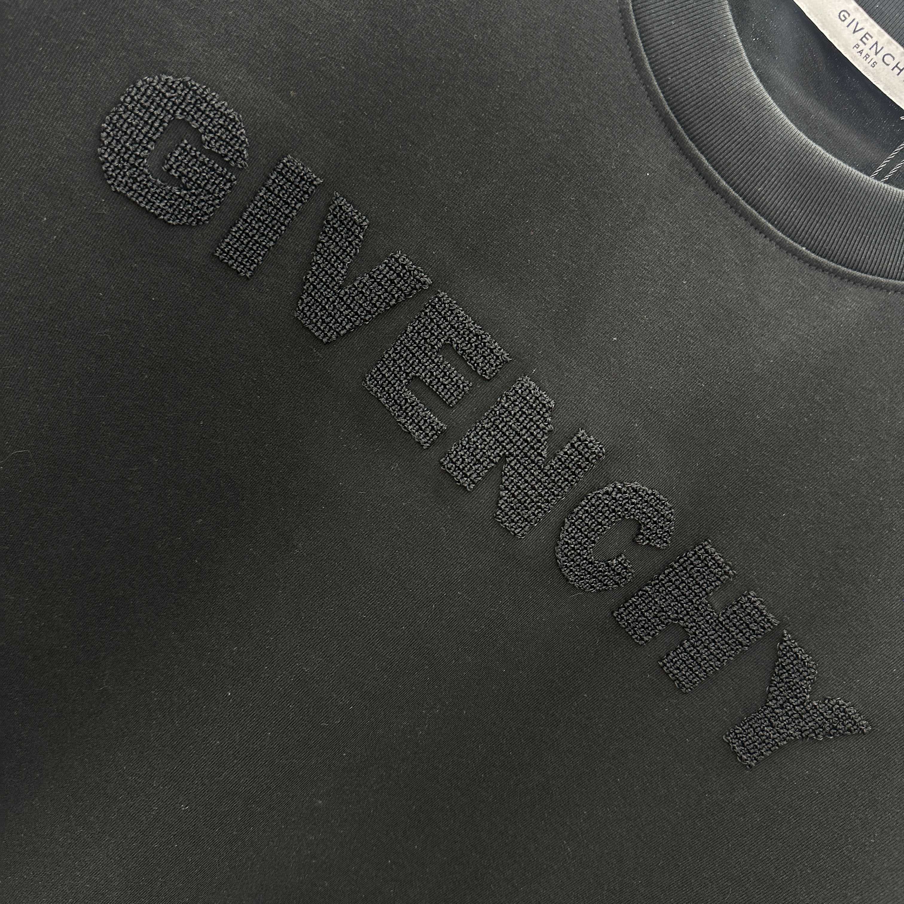 GIVENCHY T-SHIRT