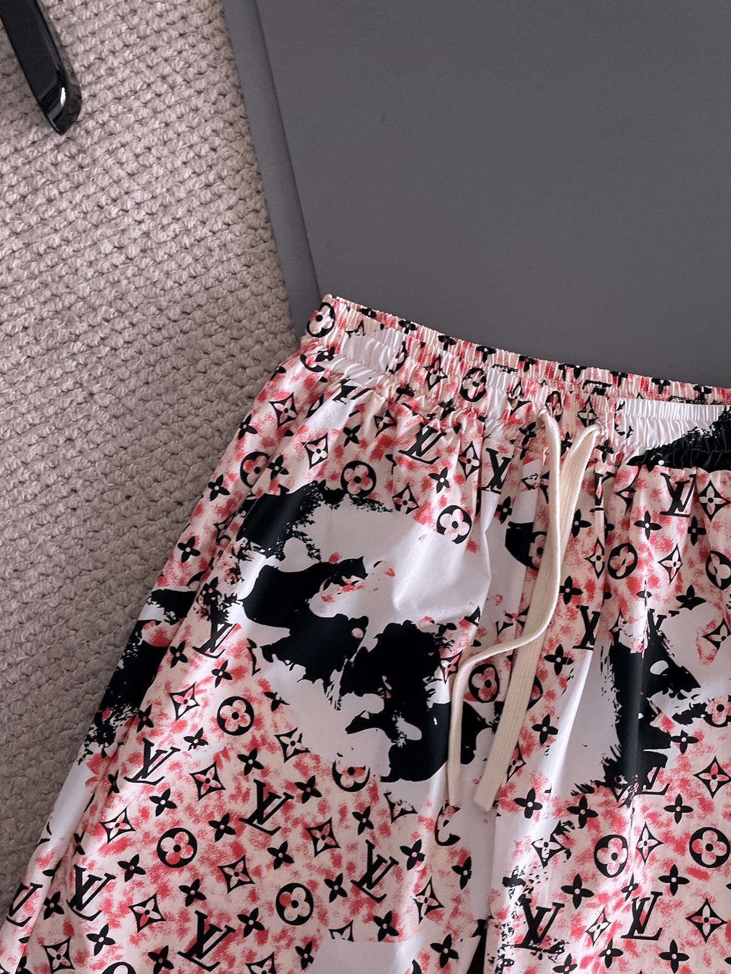 LV Suit