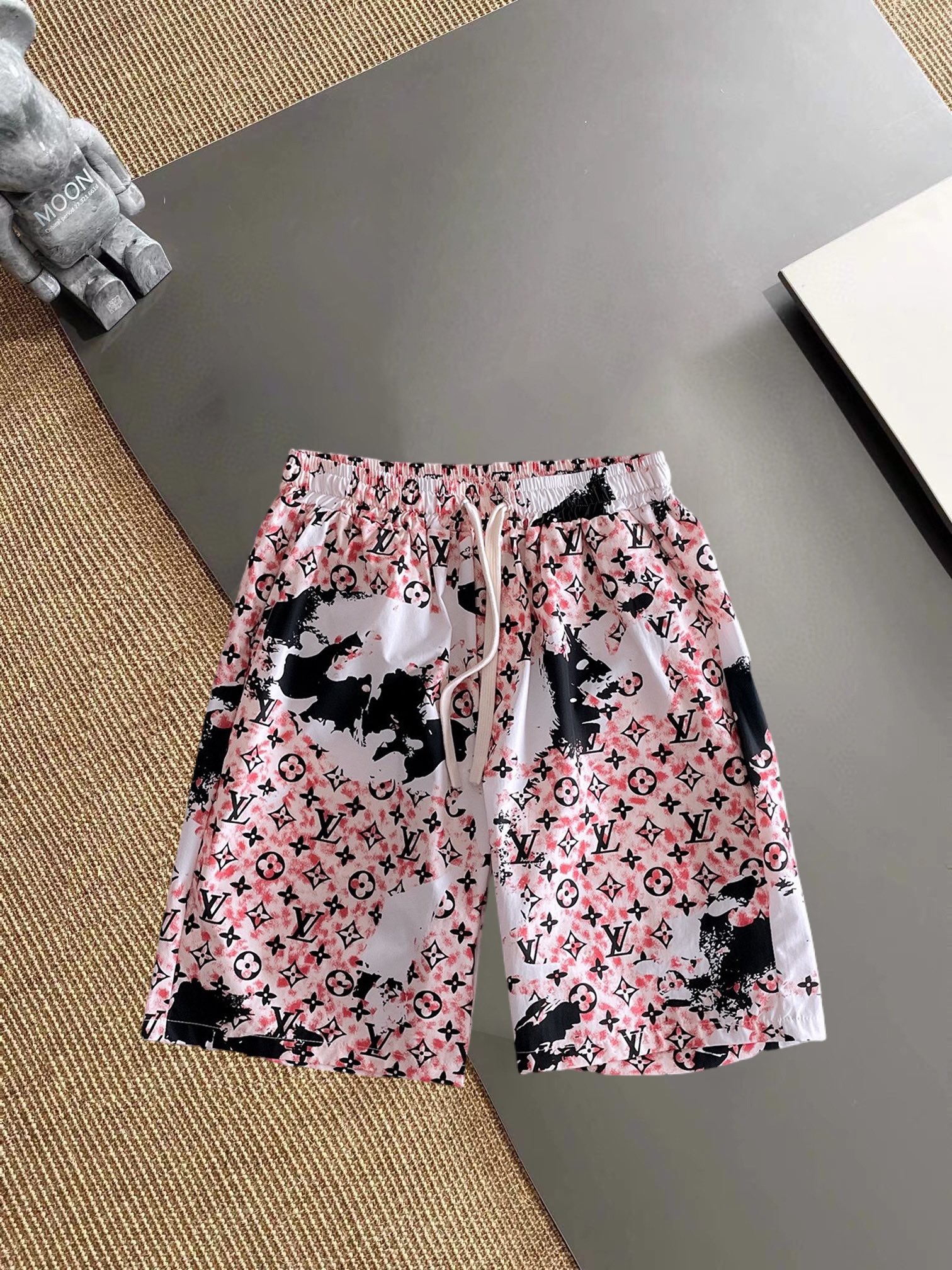 LV Suit