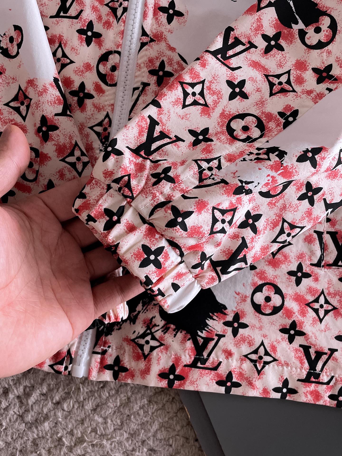 LV Suit