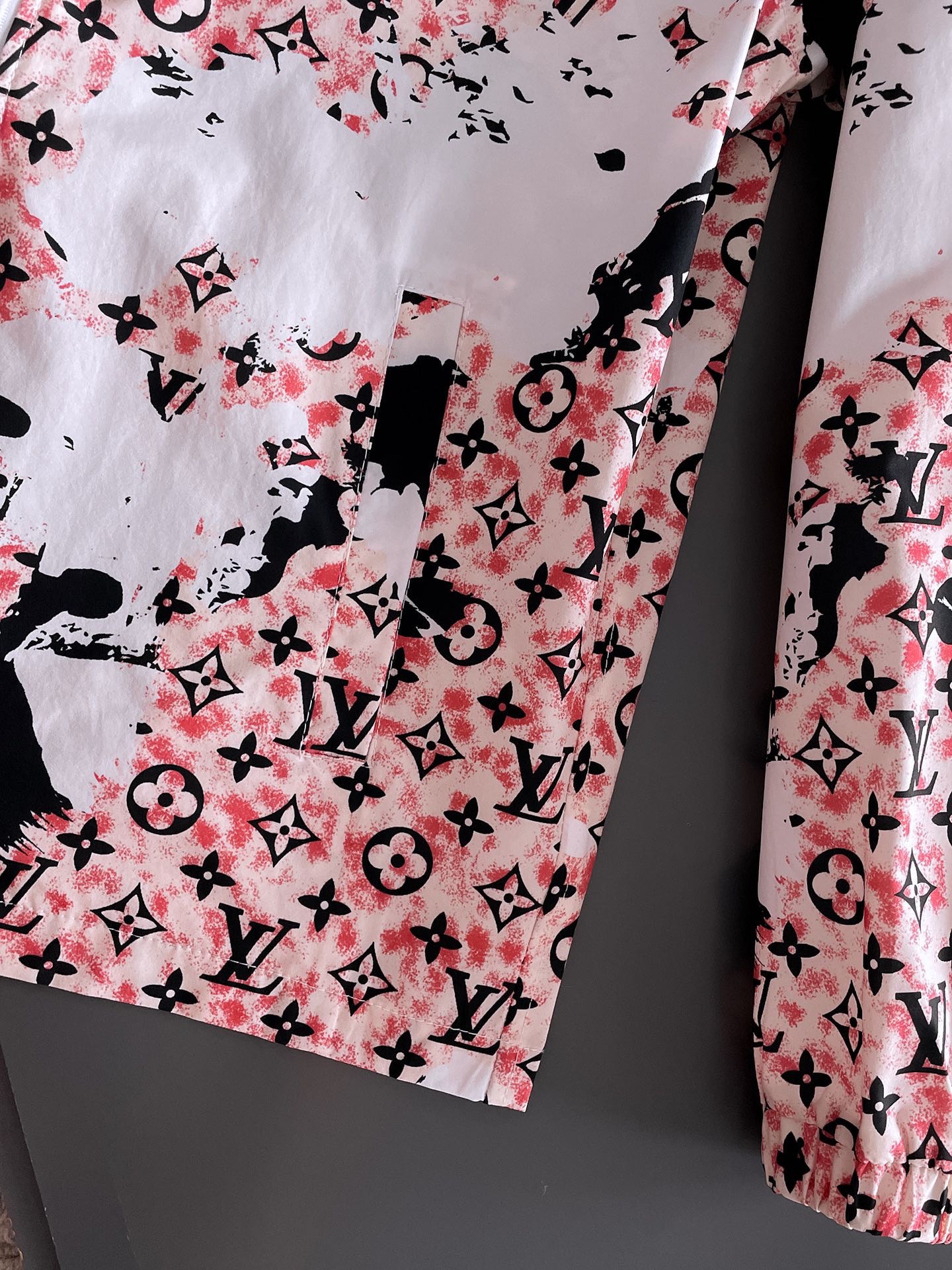 LV Suit