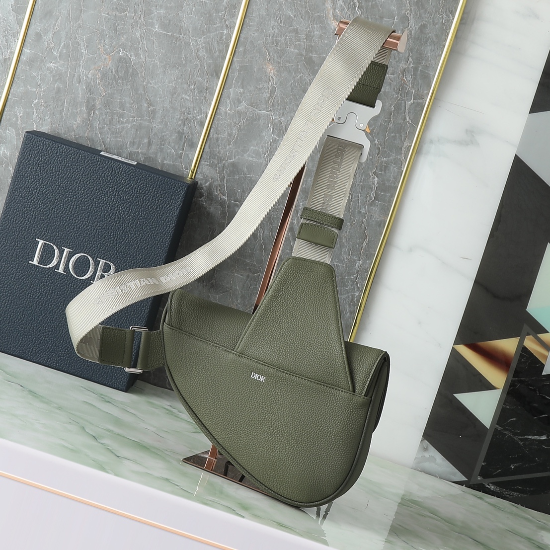 DIOR