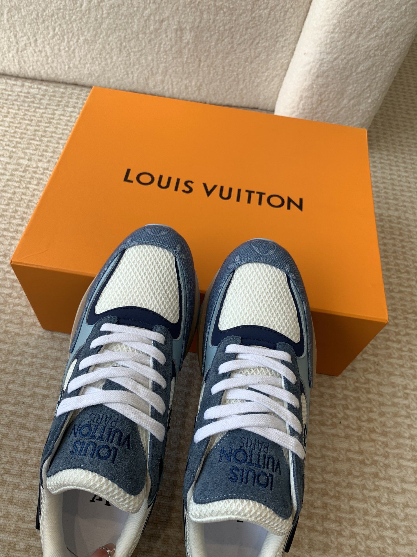 LV RUN AWAY