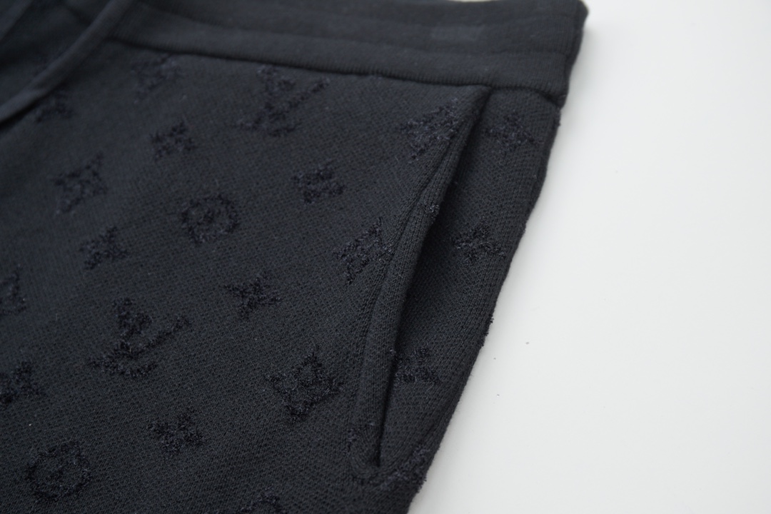 LV KNITTED SHORTS