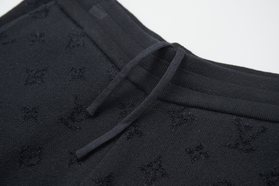 LV KNITTED SHORTS