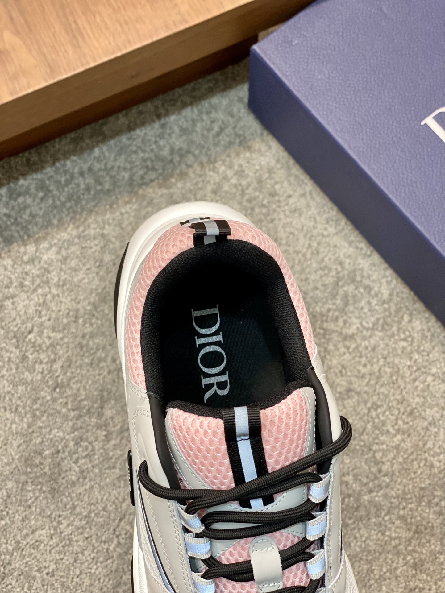 DIOR B22