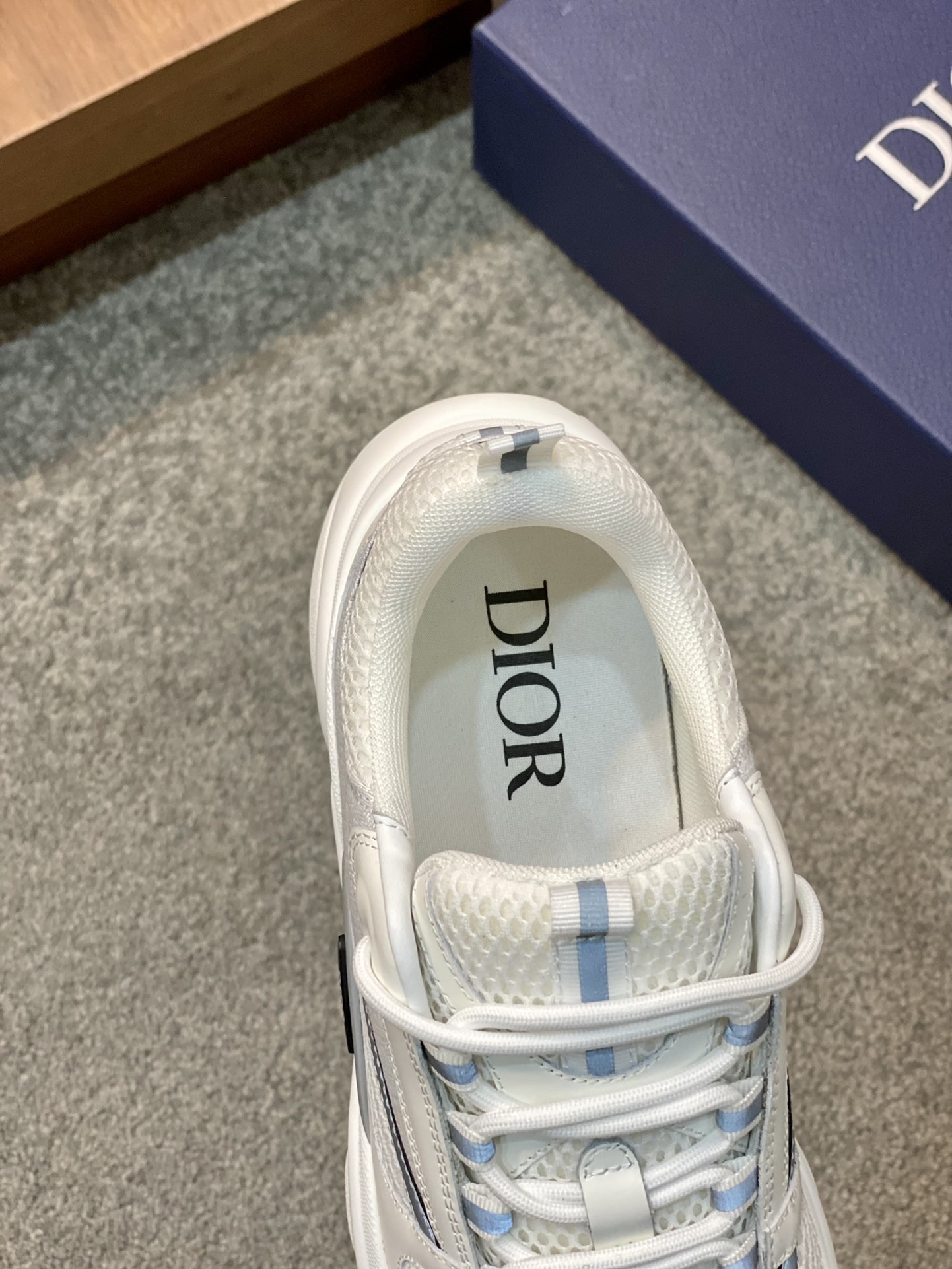 DIOR B22