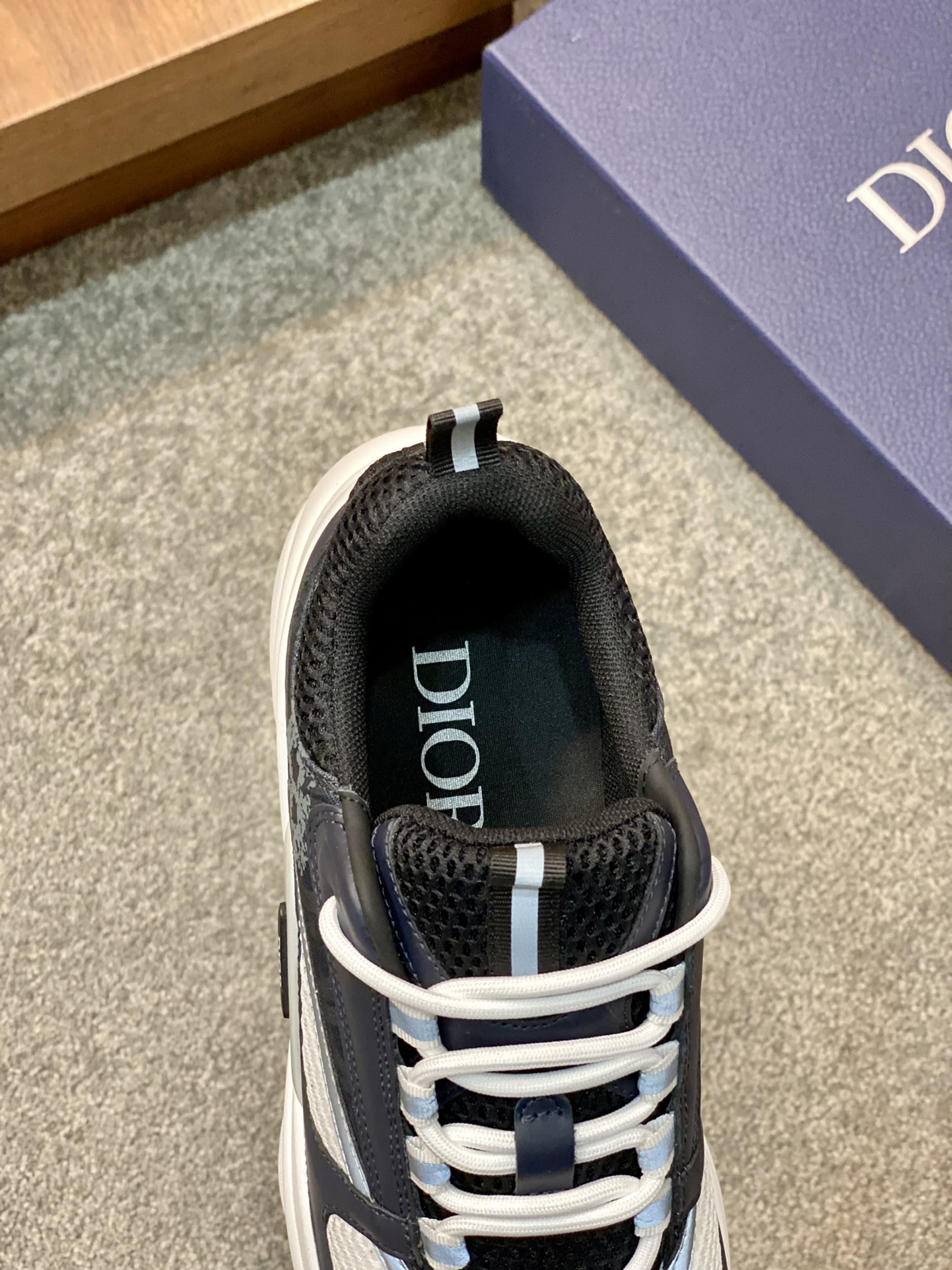 DIOR B22