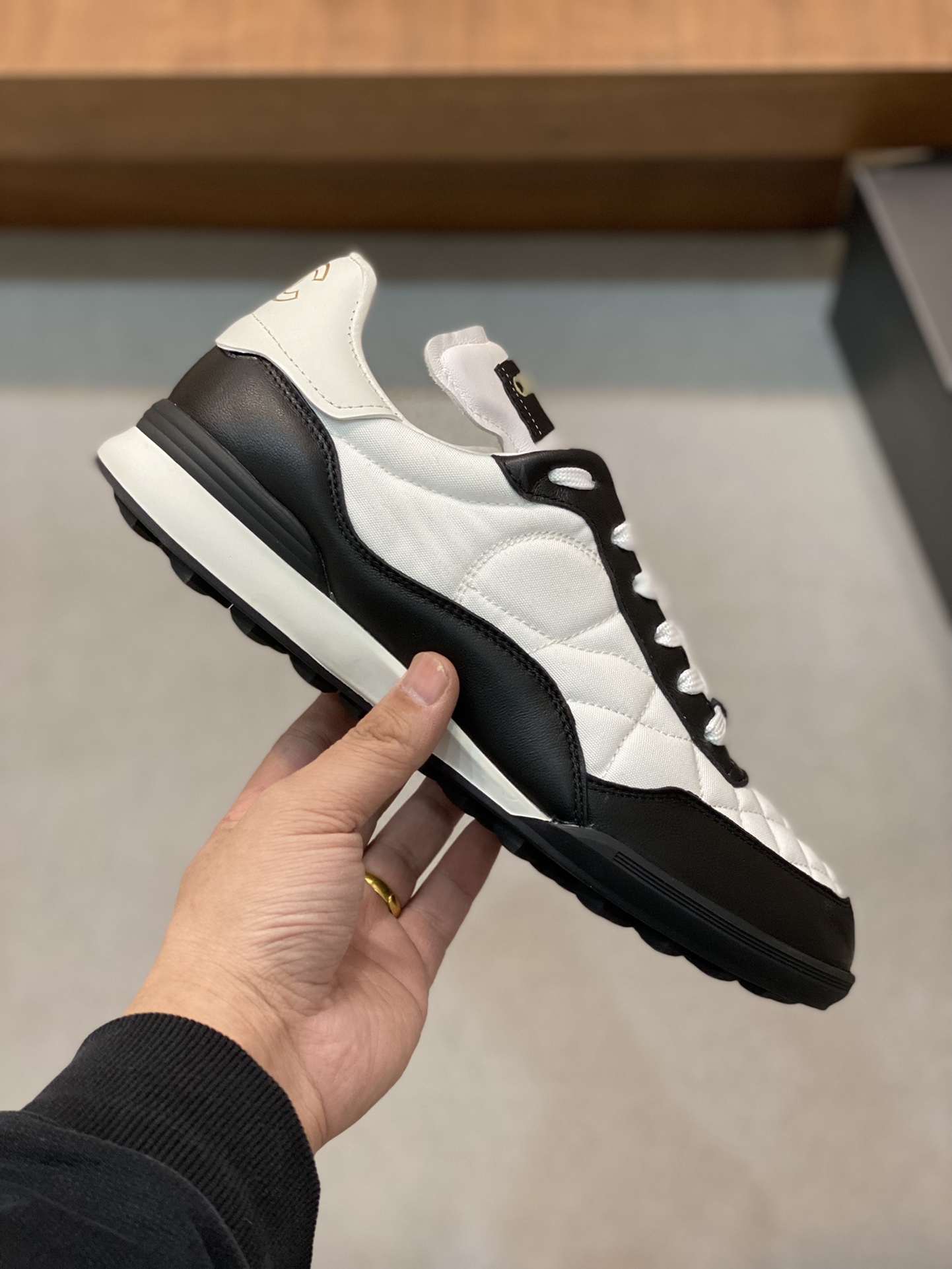 CHANEL SNEAKERS 