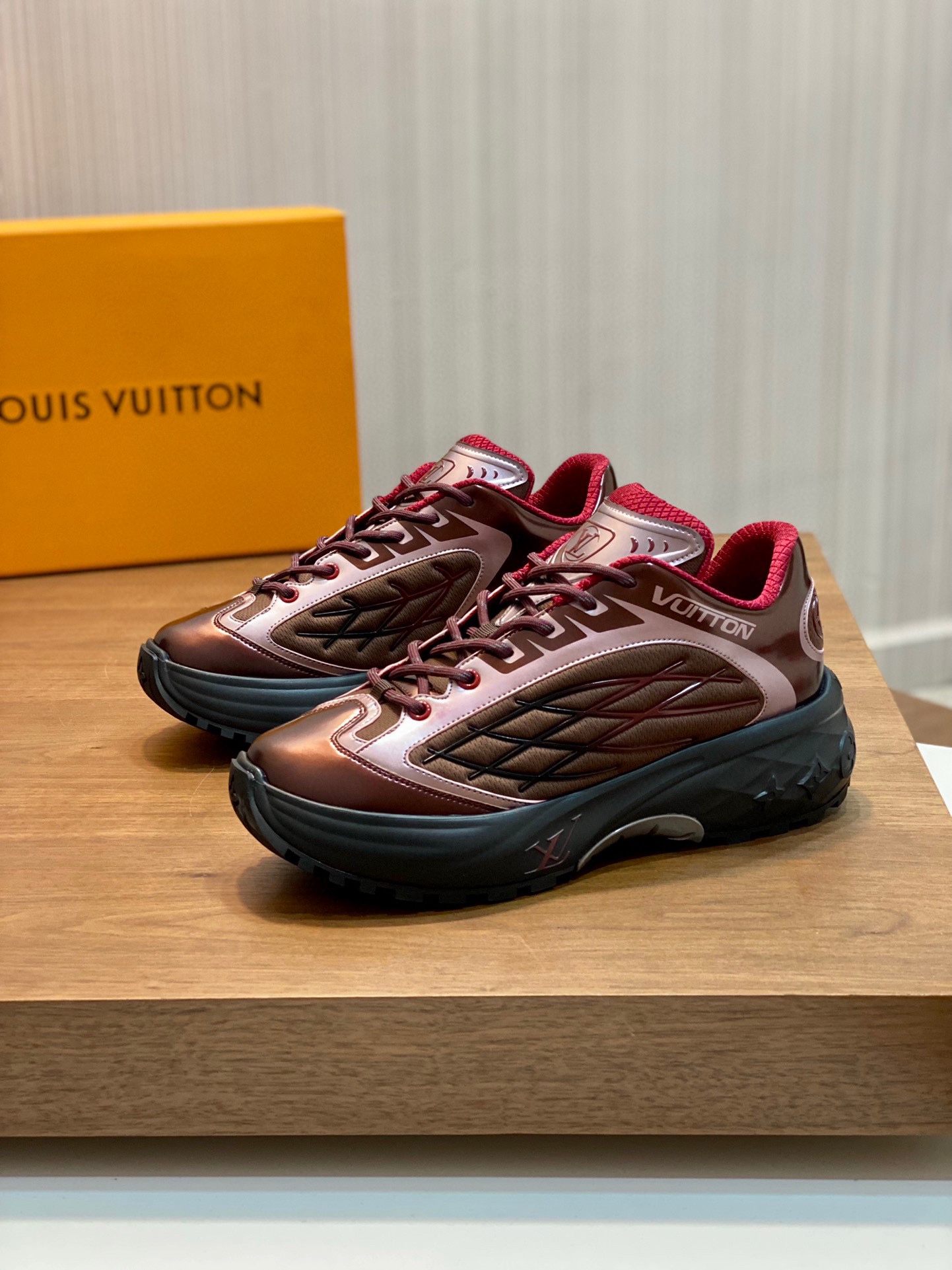 LOUIS VUITTON Discovery 