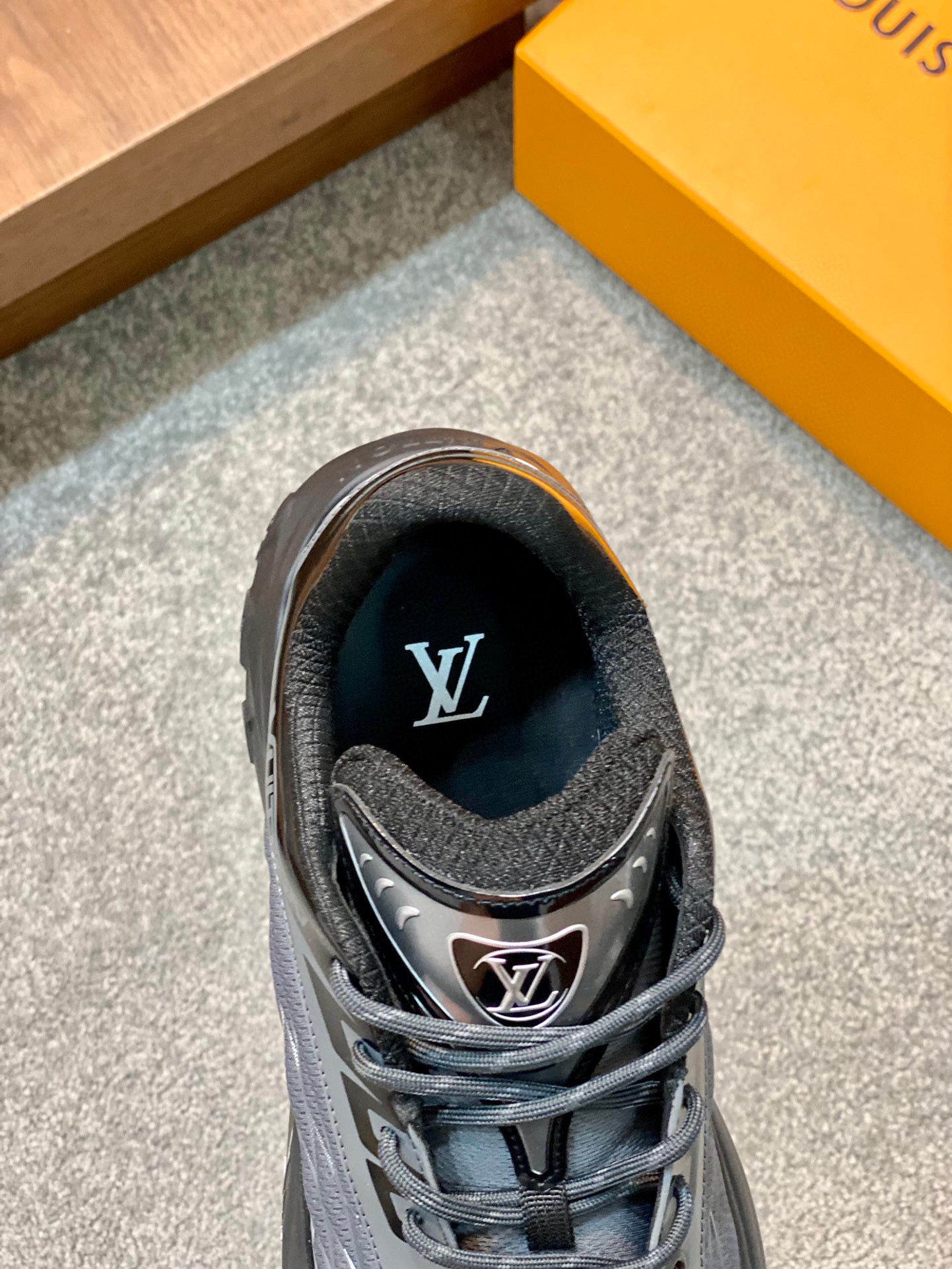 LOUIS VUITTON Discovery 