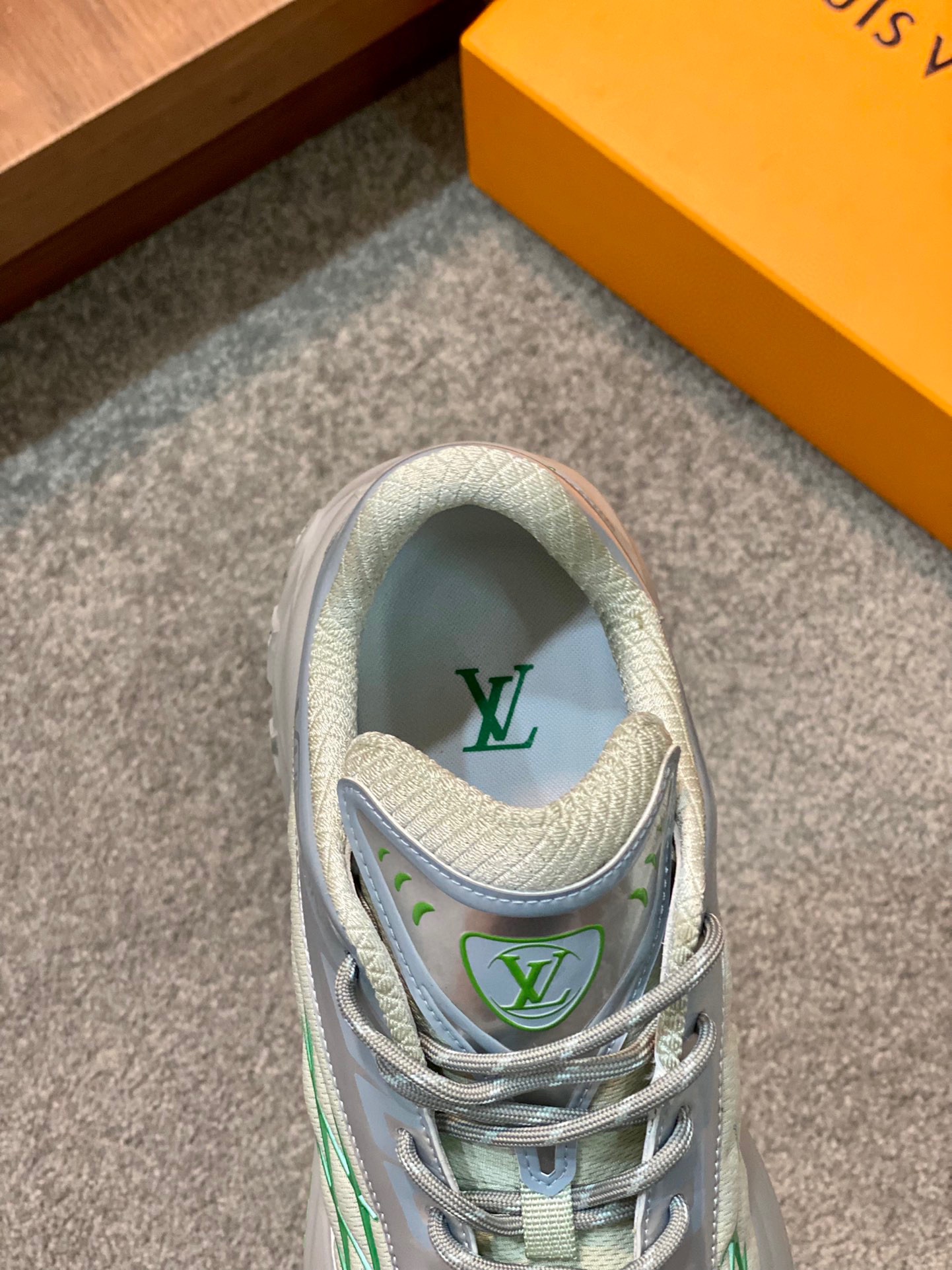 LOUIS VUITTON Discovery 