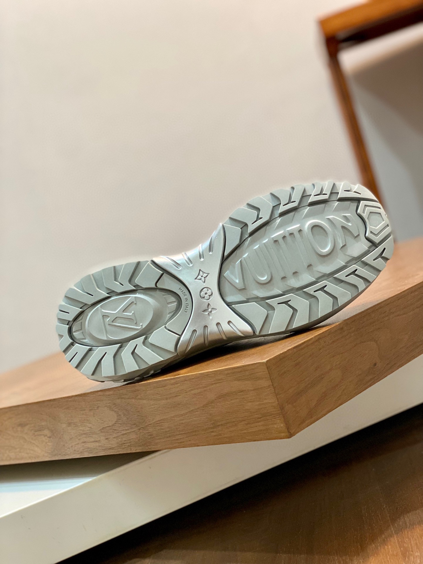 LOUIS VUITTON Discovery 