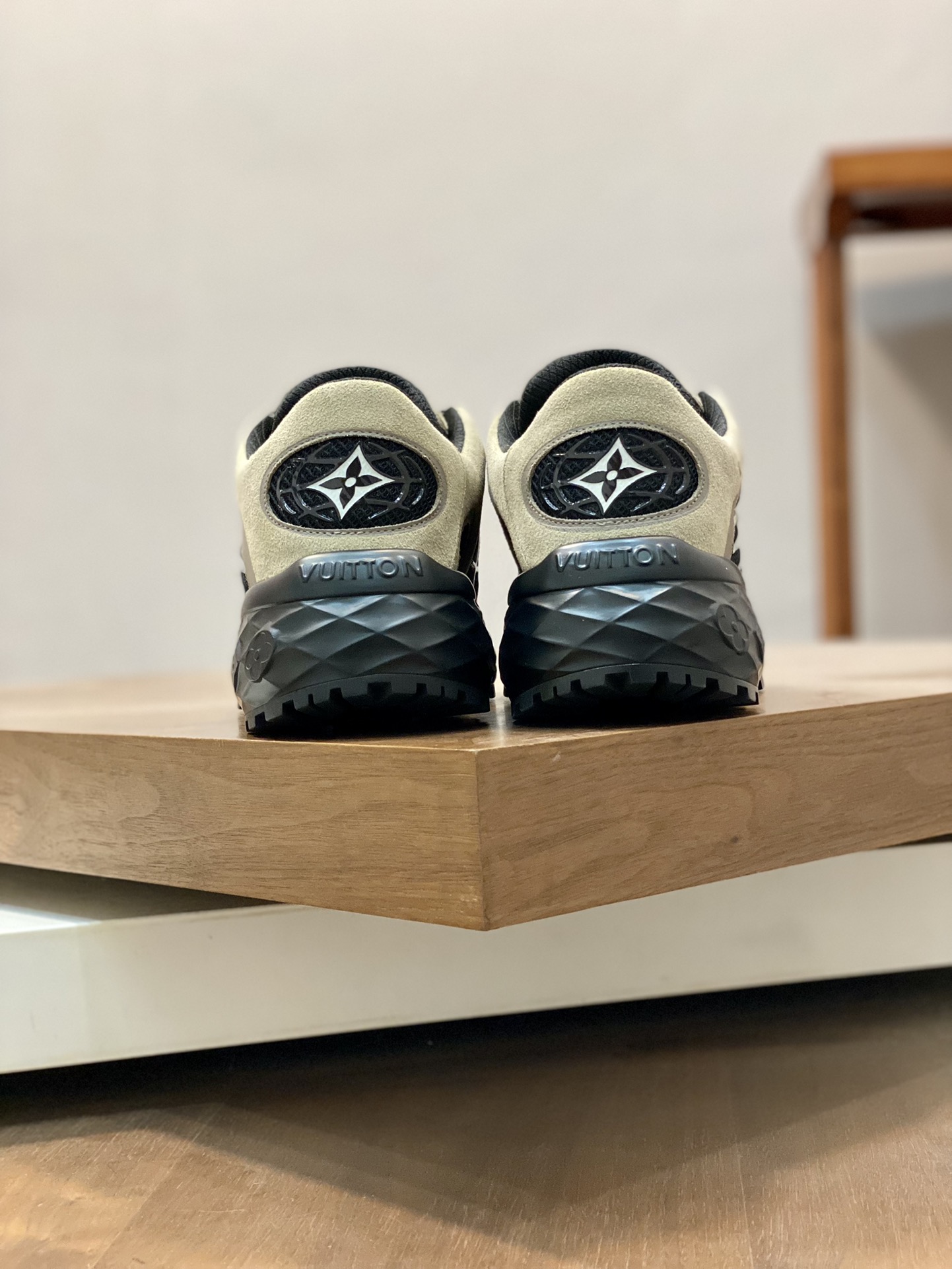 LOUIS VUITTON Discovery 