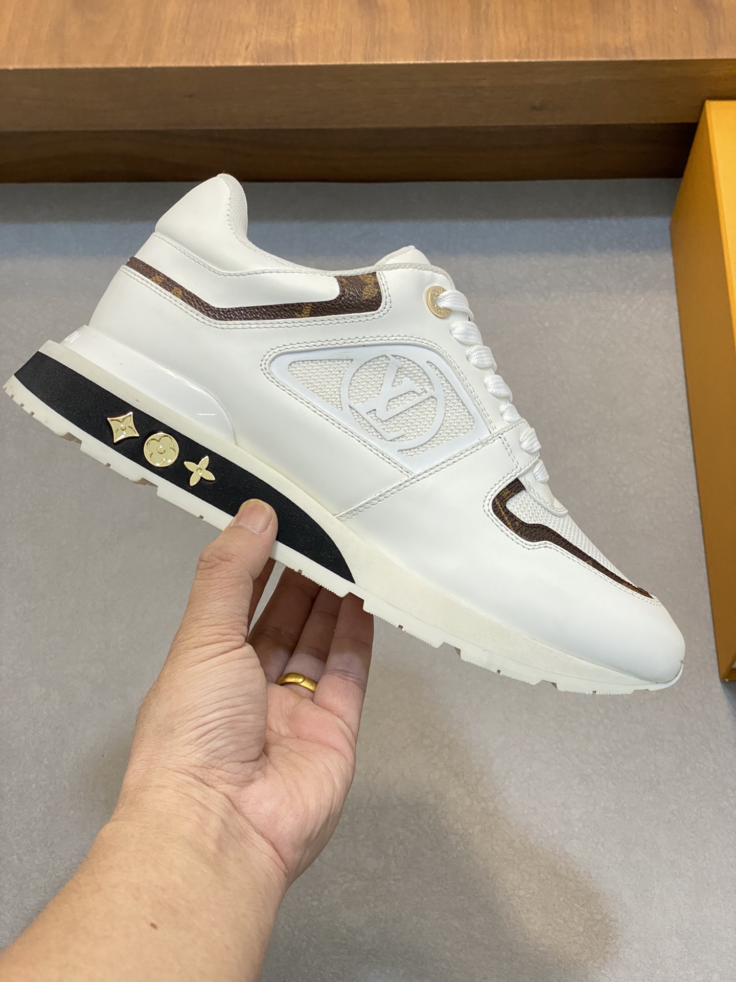 LV RUN AWAY