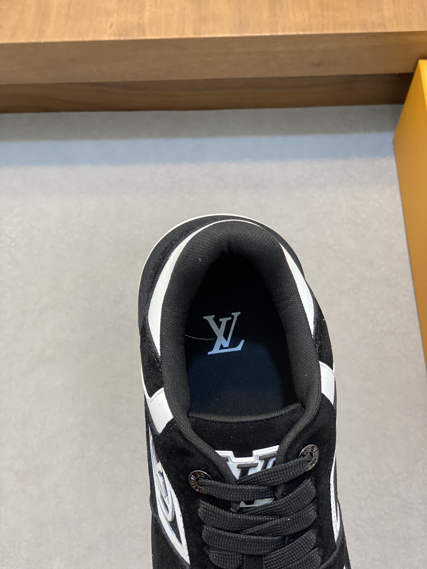 LV RUN AWAY