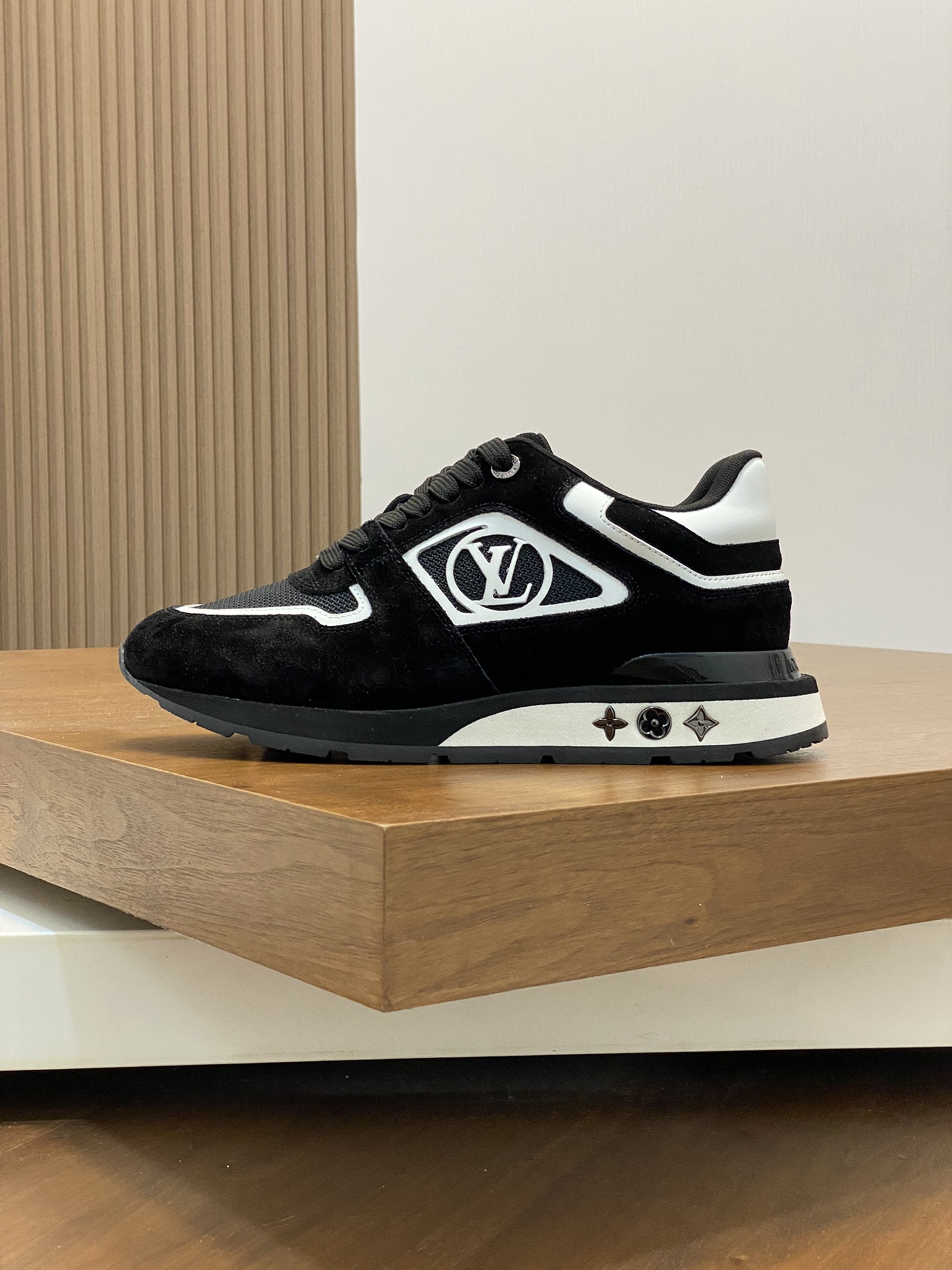 LV RUN AWAY