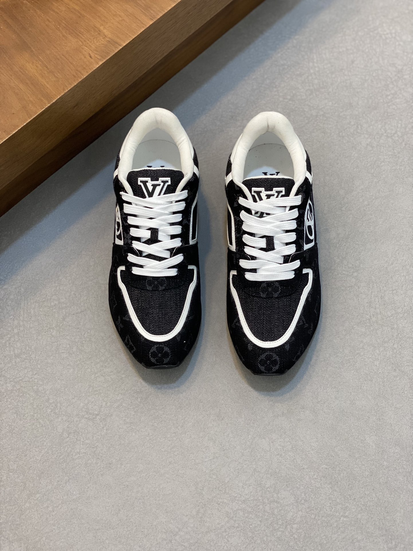LV RUN AWAY