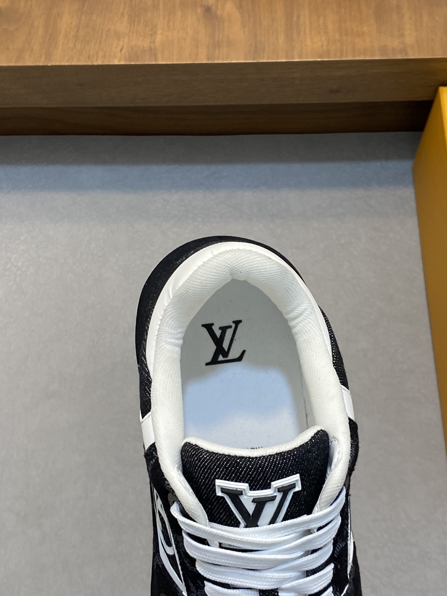 LV RUN AWAY