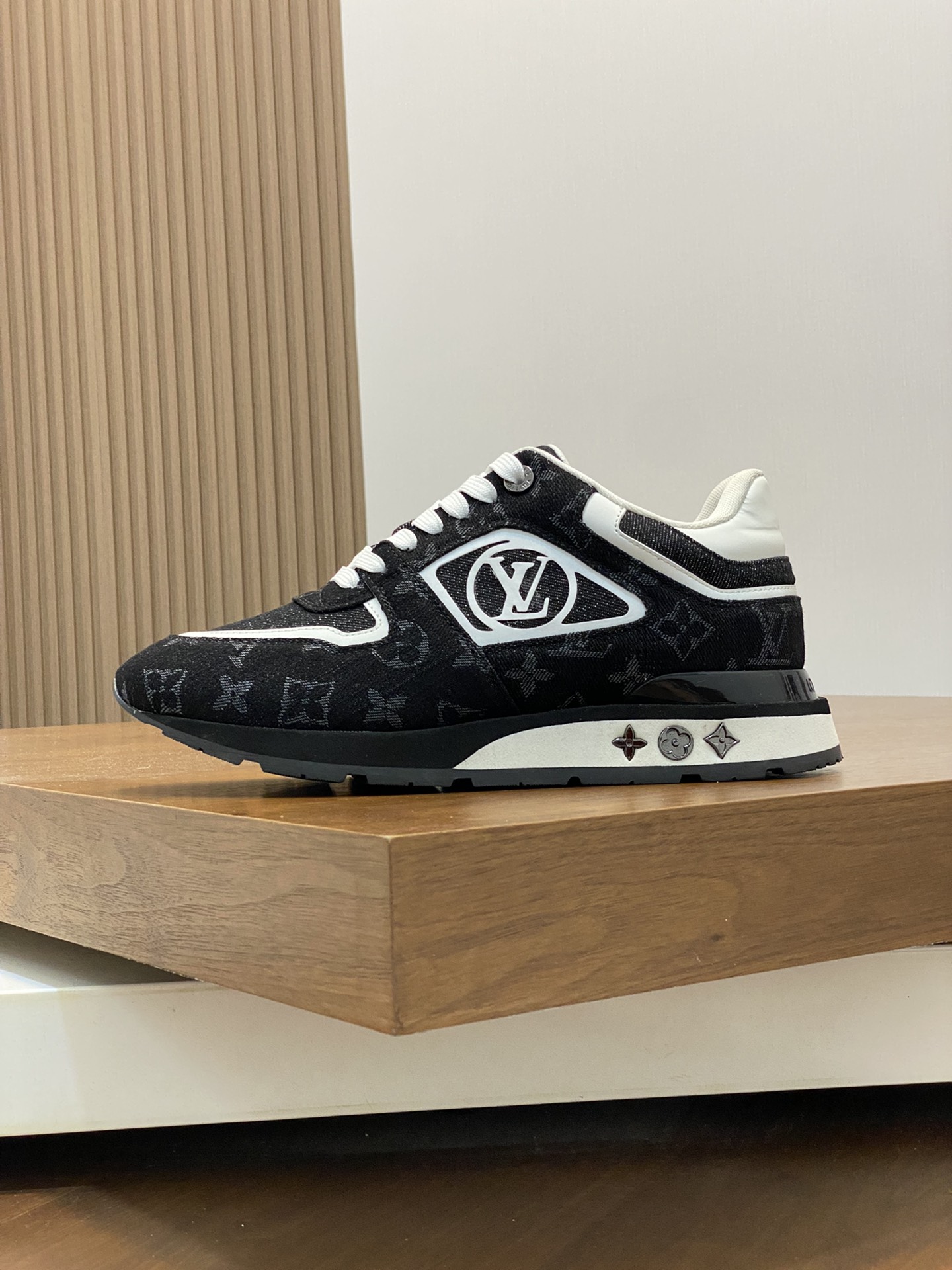 LV RUN AWAY