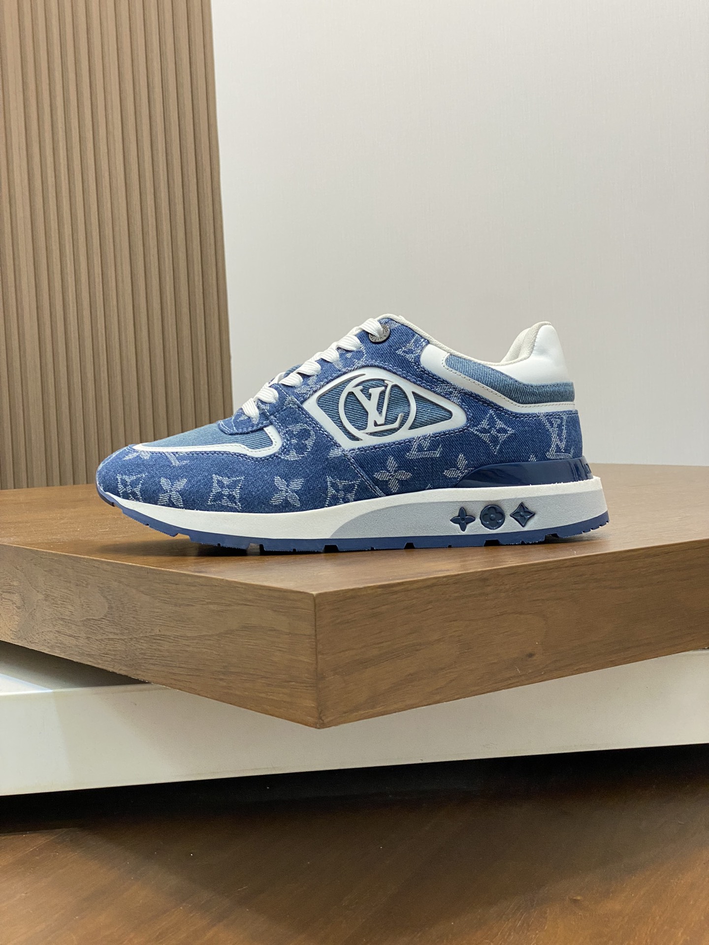 LV RUN AWAY
