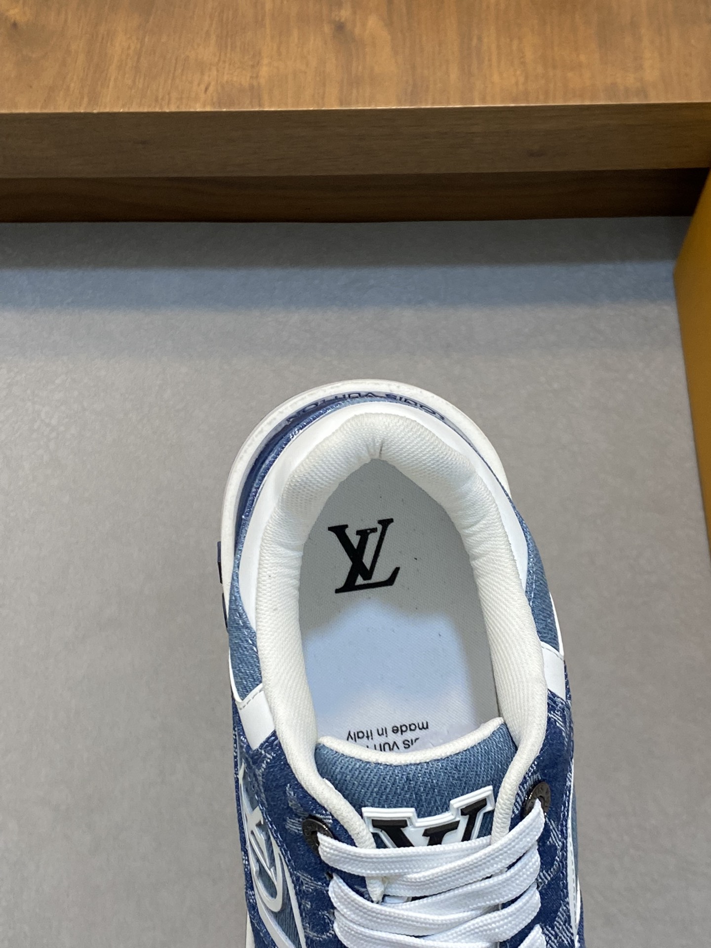 LV RUN AWAY