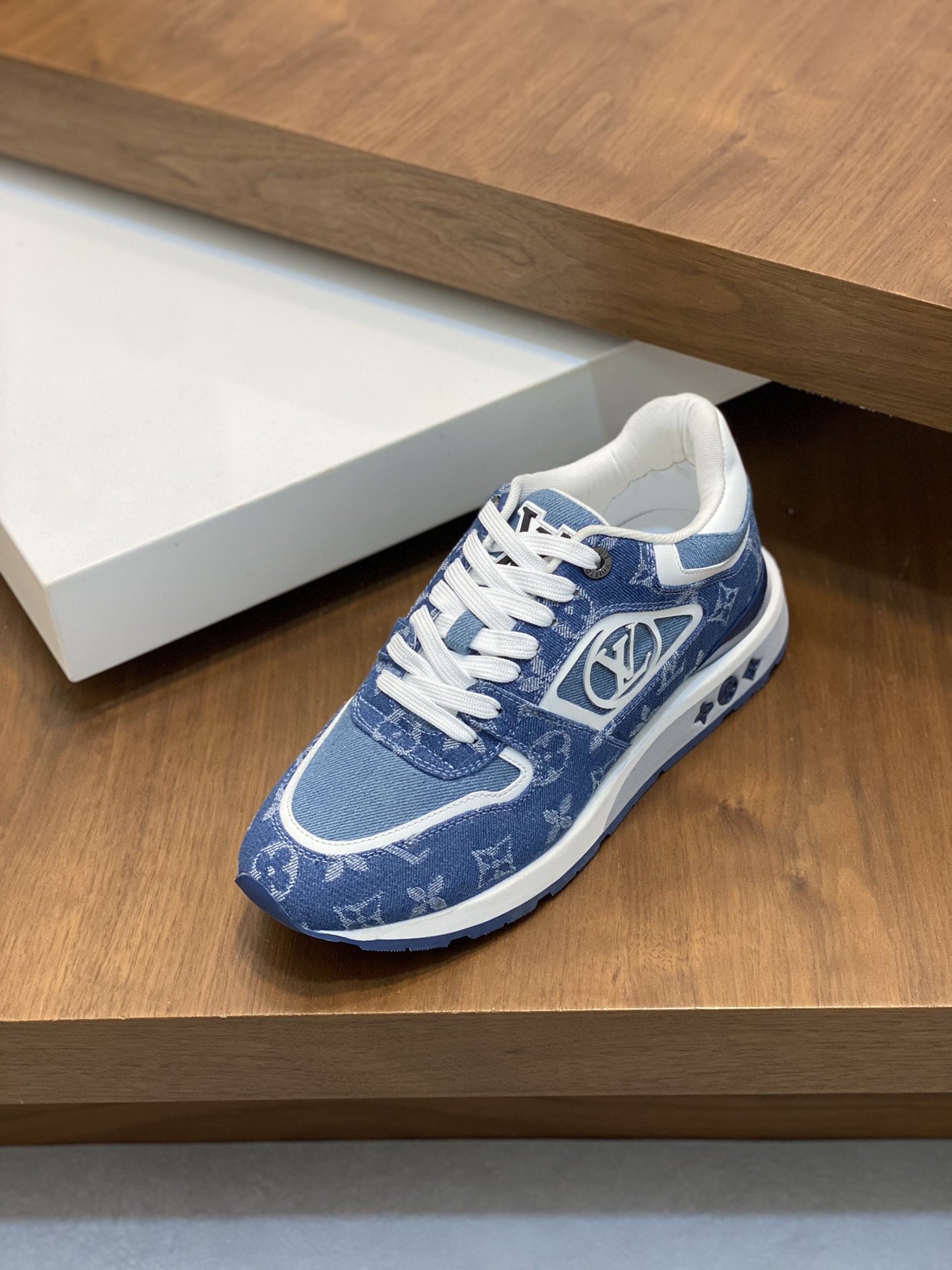 LV RUN AWAY