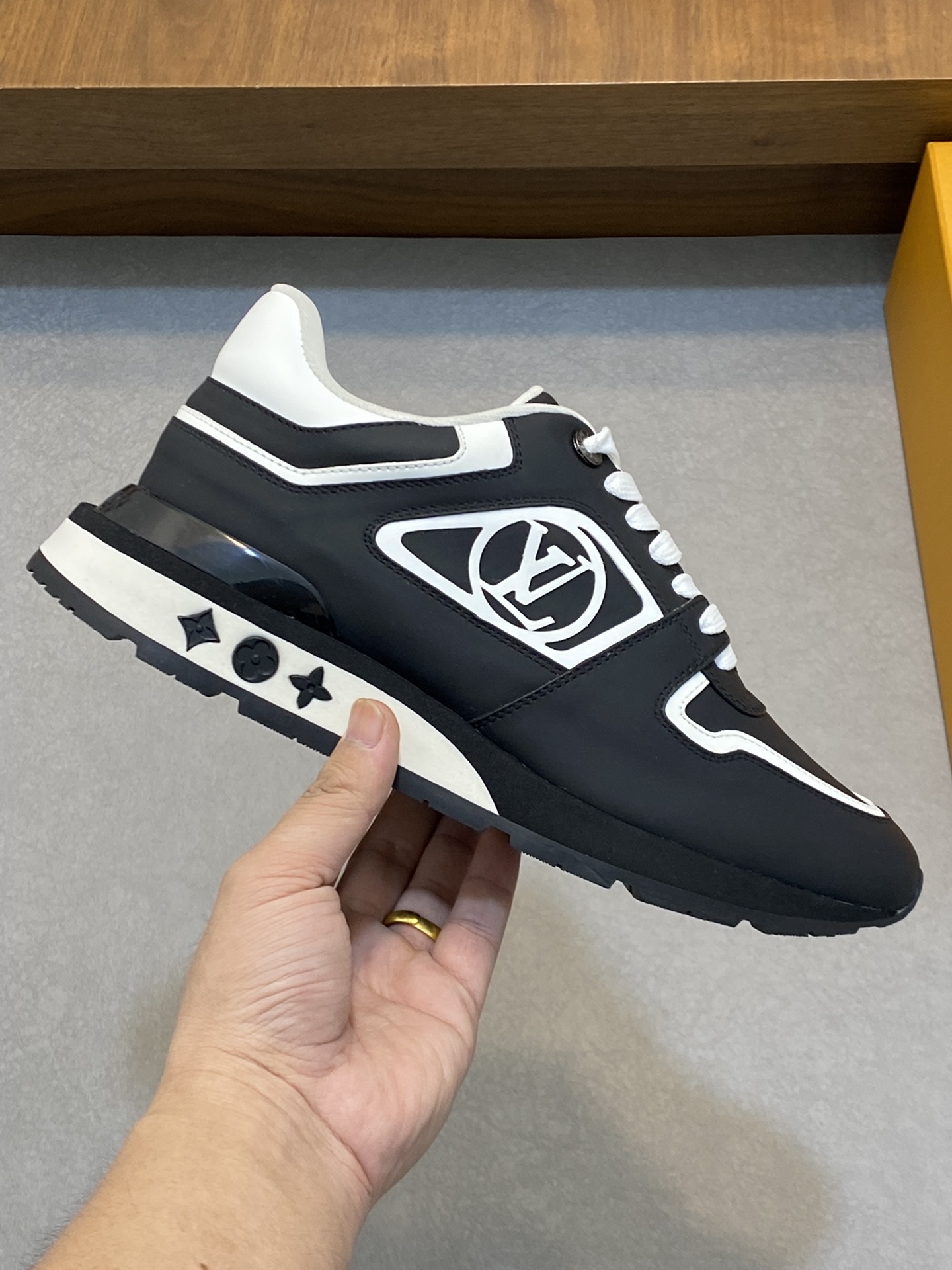LV RUN AWAY