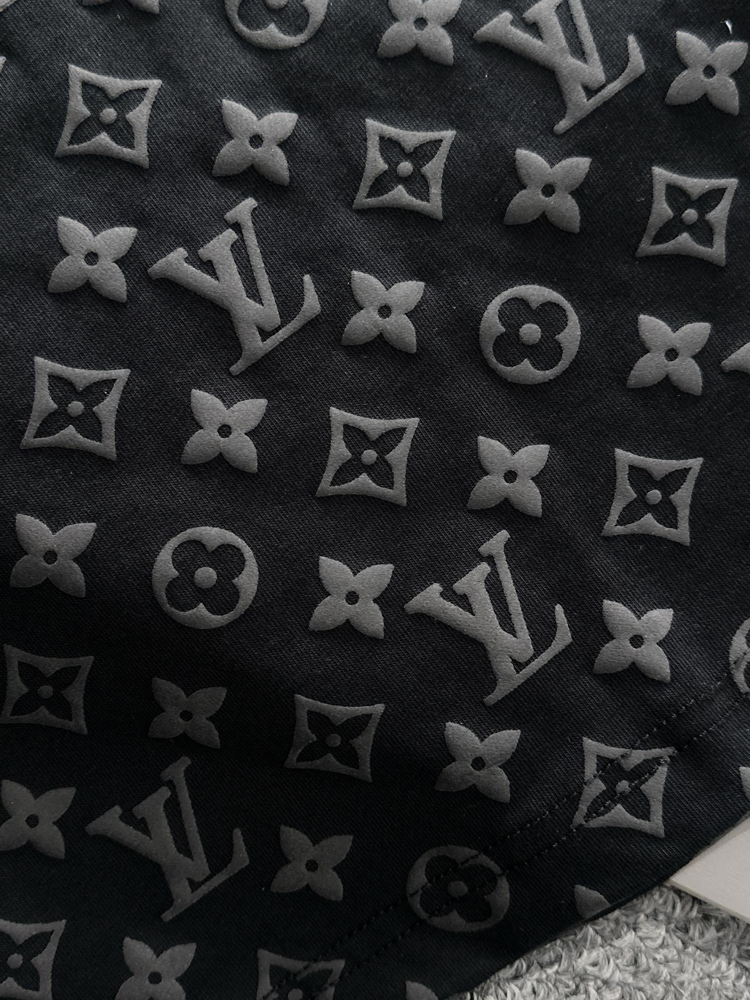 LV T-SHIRT
