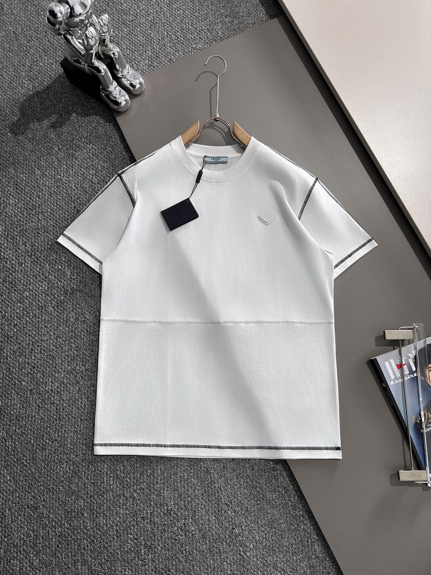 PRADA T-SHIRT