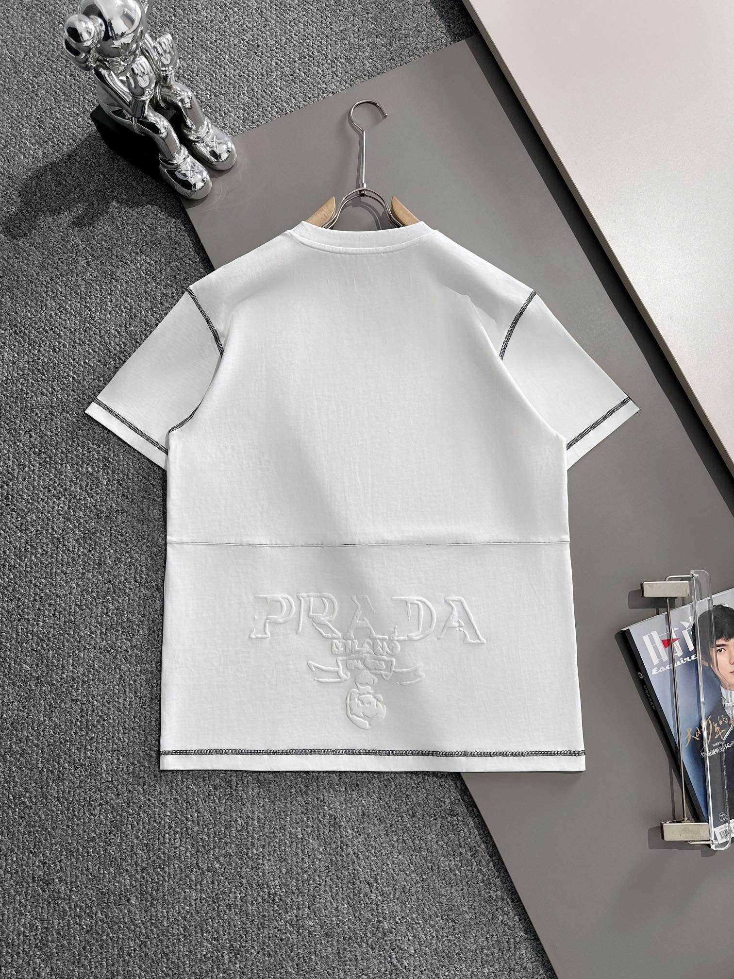 PRADA T-SHIRT