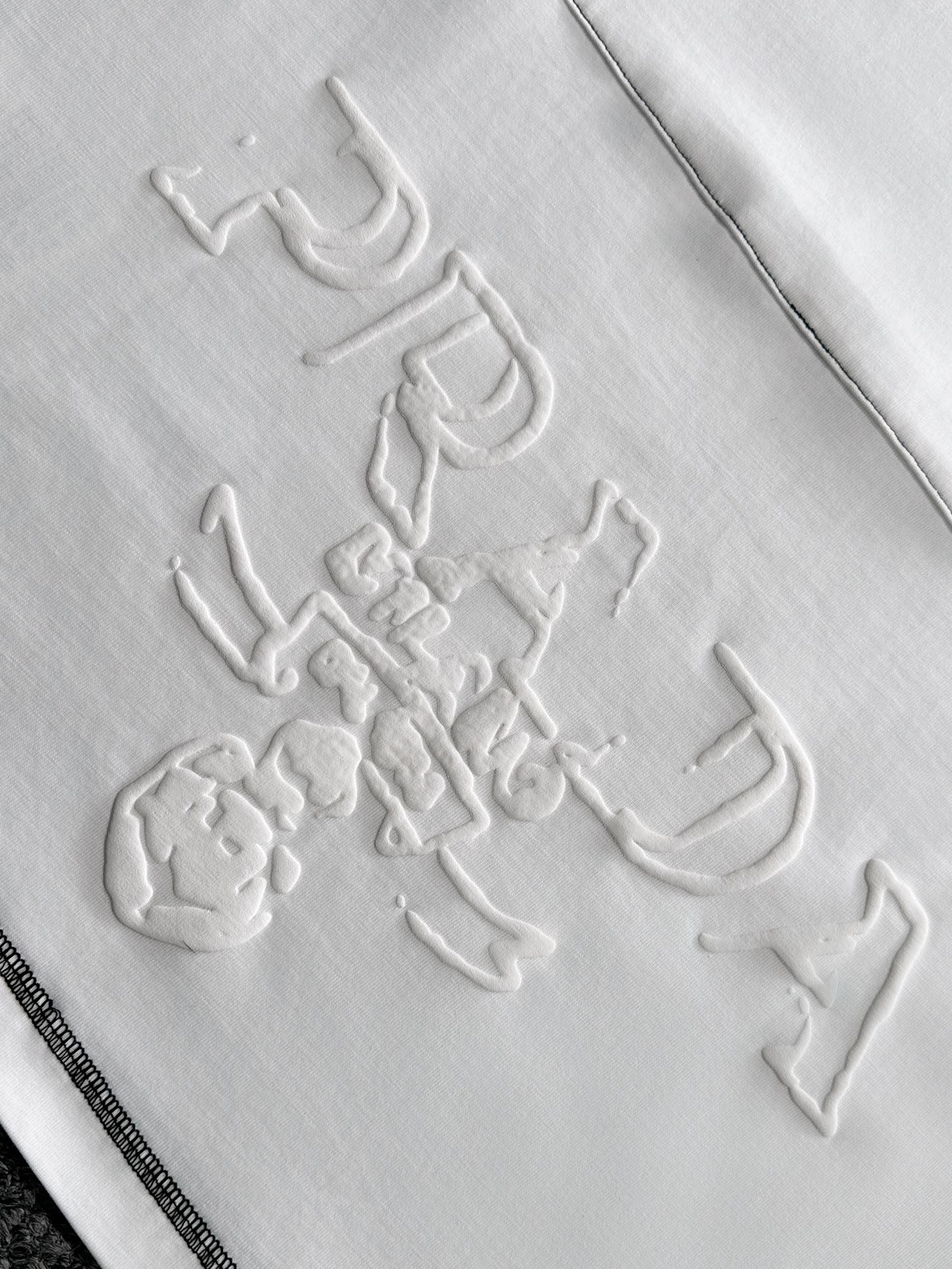 PRADA T-SHIRT
